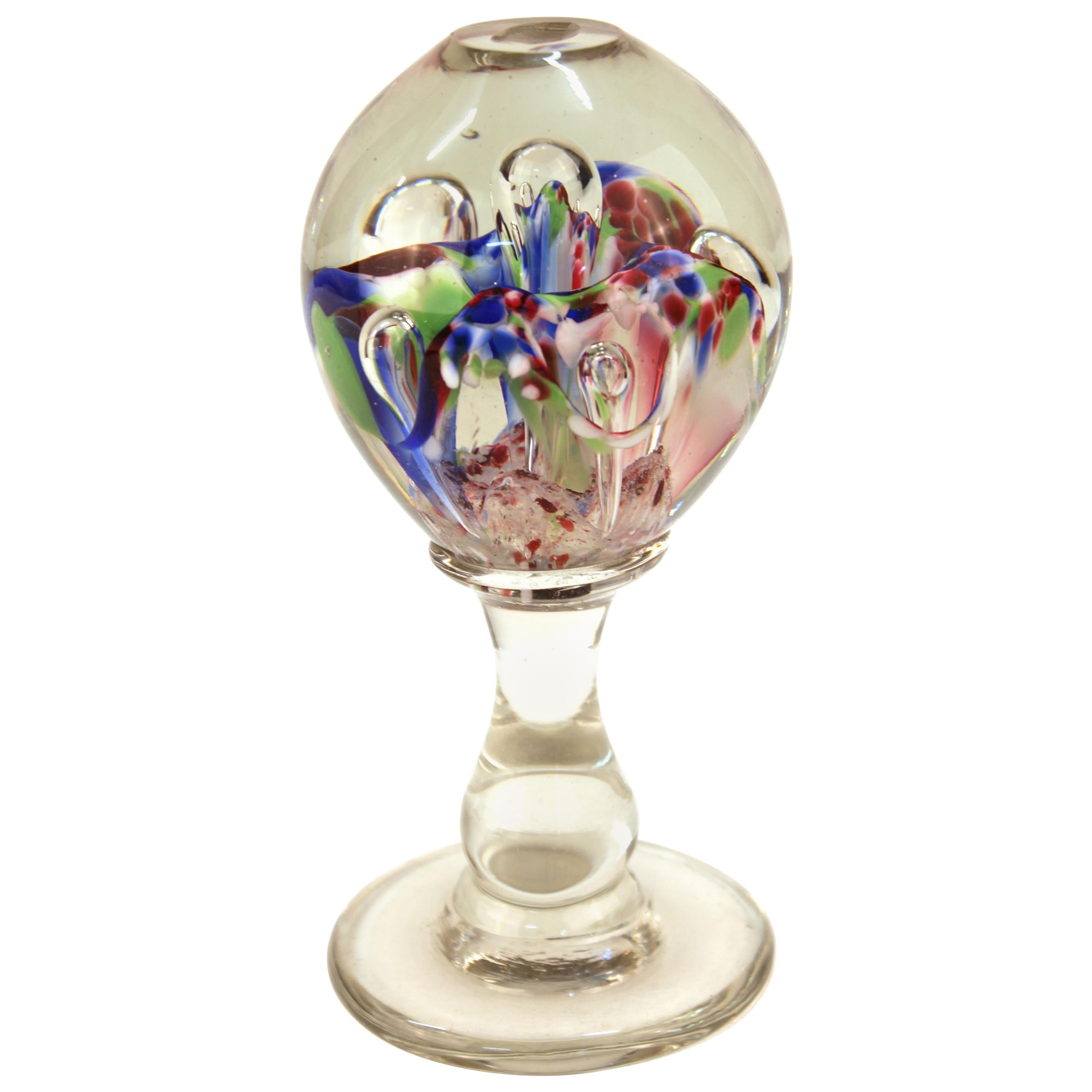 Italienische, geblümte Muranoglaskugel auf Glasständer aus der Mitte des Jahrhunderts
