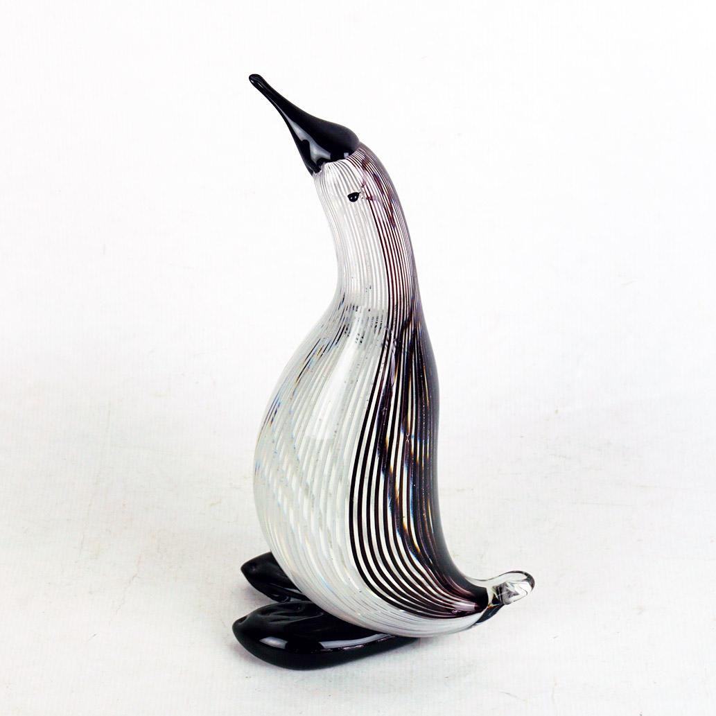 This amazing glass bird was designed by dino martens and manufactured by Aureliano Toso Italy Murano in the 1950ties. Executed in white and black filigree 