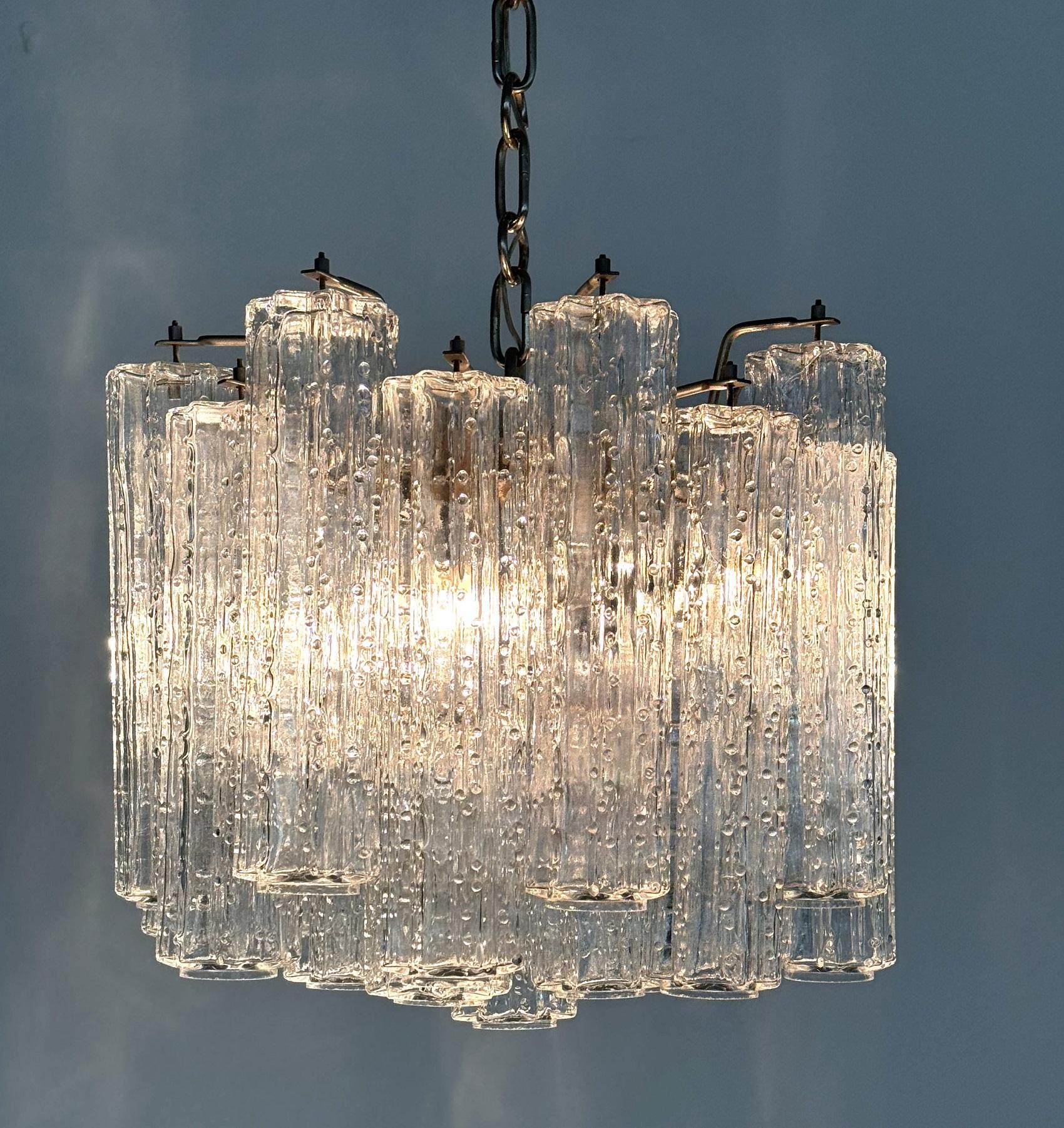 Italian Midcentury Murano Glass Chandelier with 24 glass tubes, 1960s en vente 4
