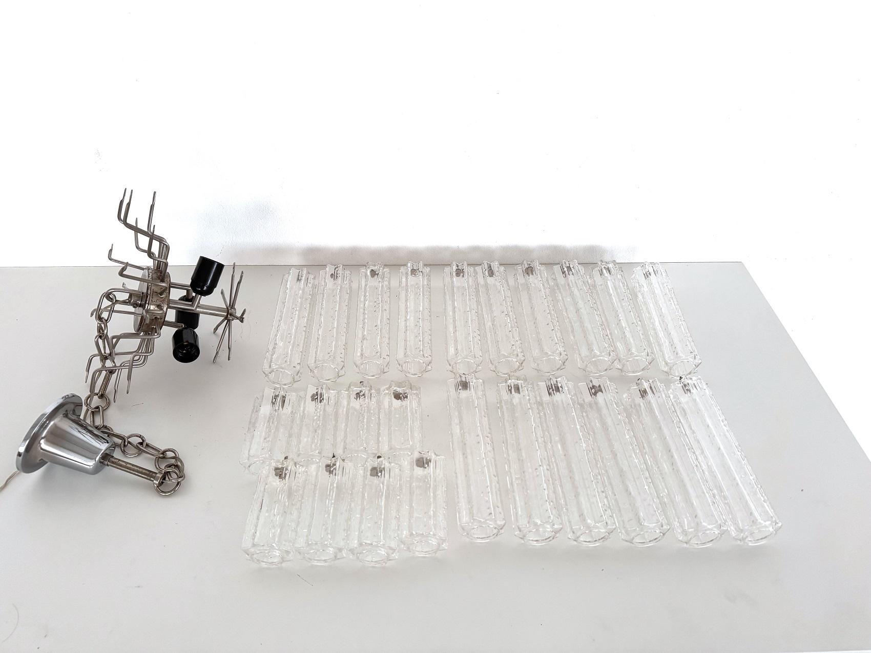Italian Midcentury Murano Glass Chandelier with 24 glass tubes, 1960s en vente 8