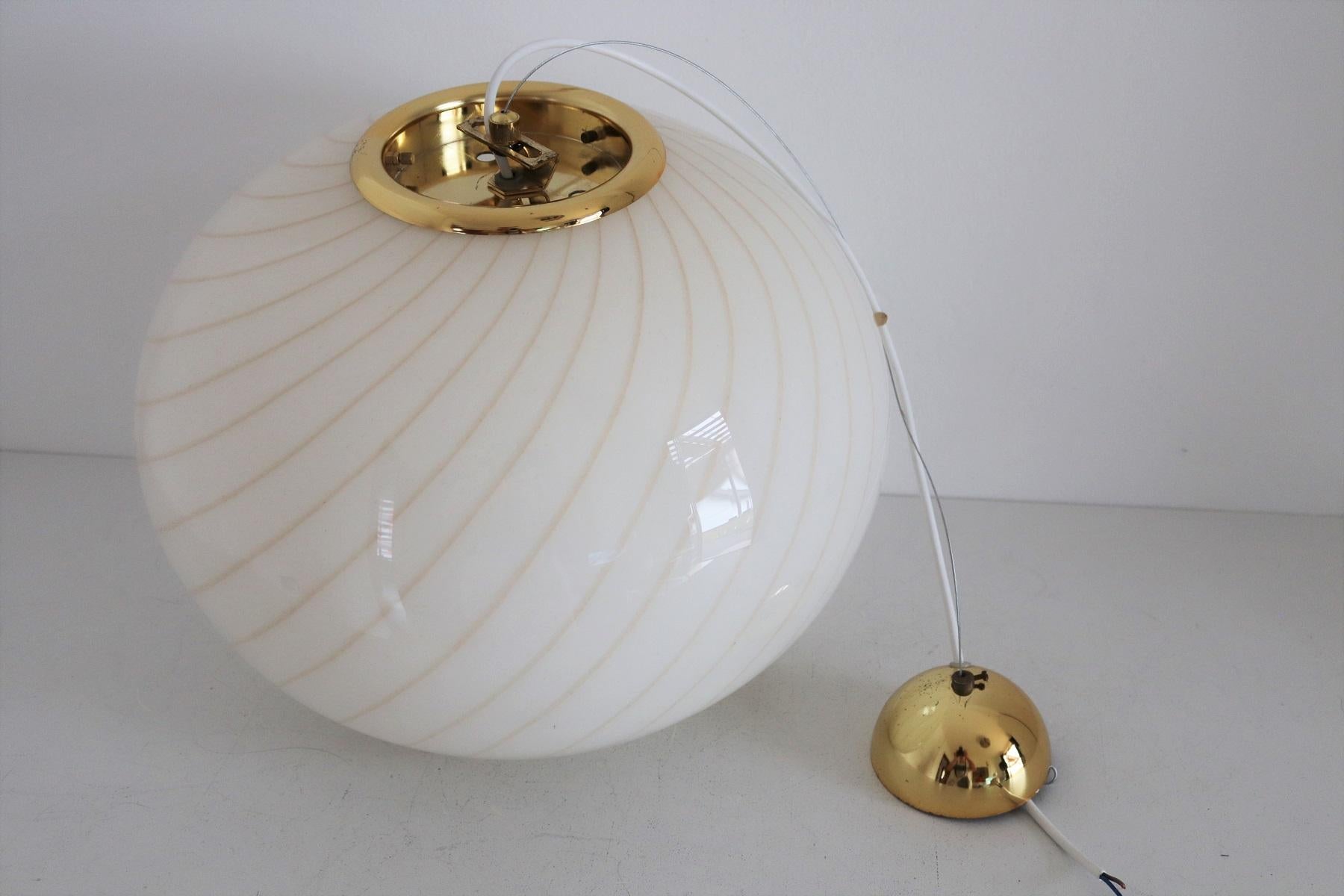 Italian Midcentury Murano Glass Globe Chandelier with Brass Details, 1970s 4