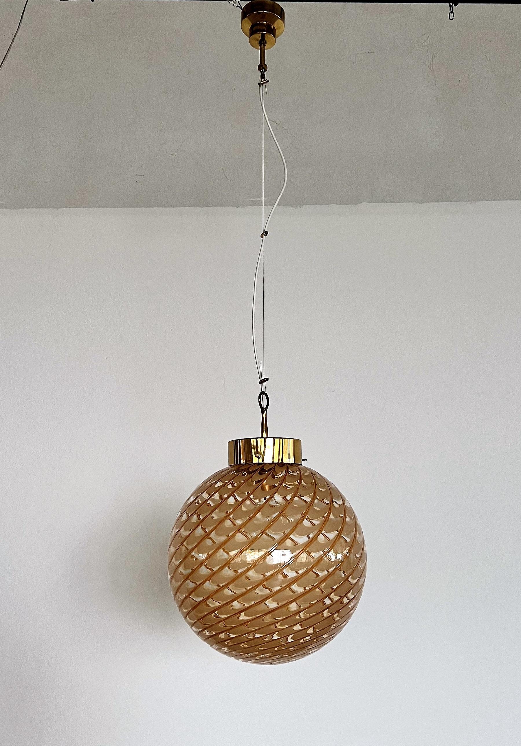 Italian Midcentury Murano Glass Globe Chandelier with Brass Details, 1970s For Sale 2