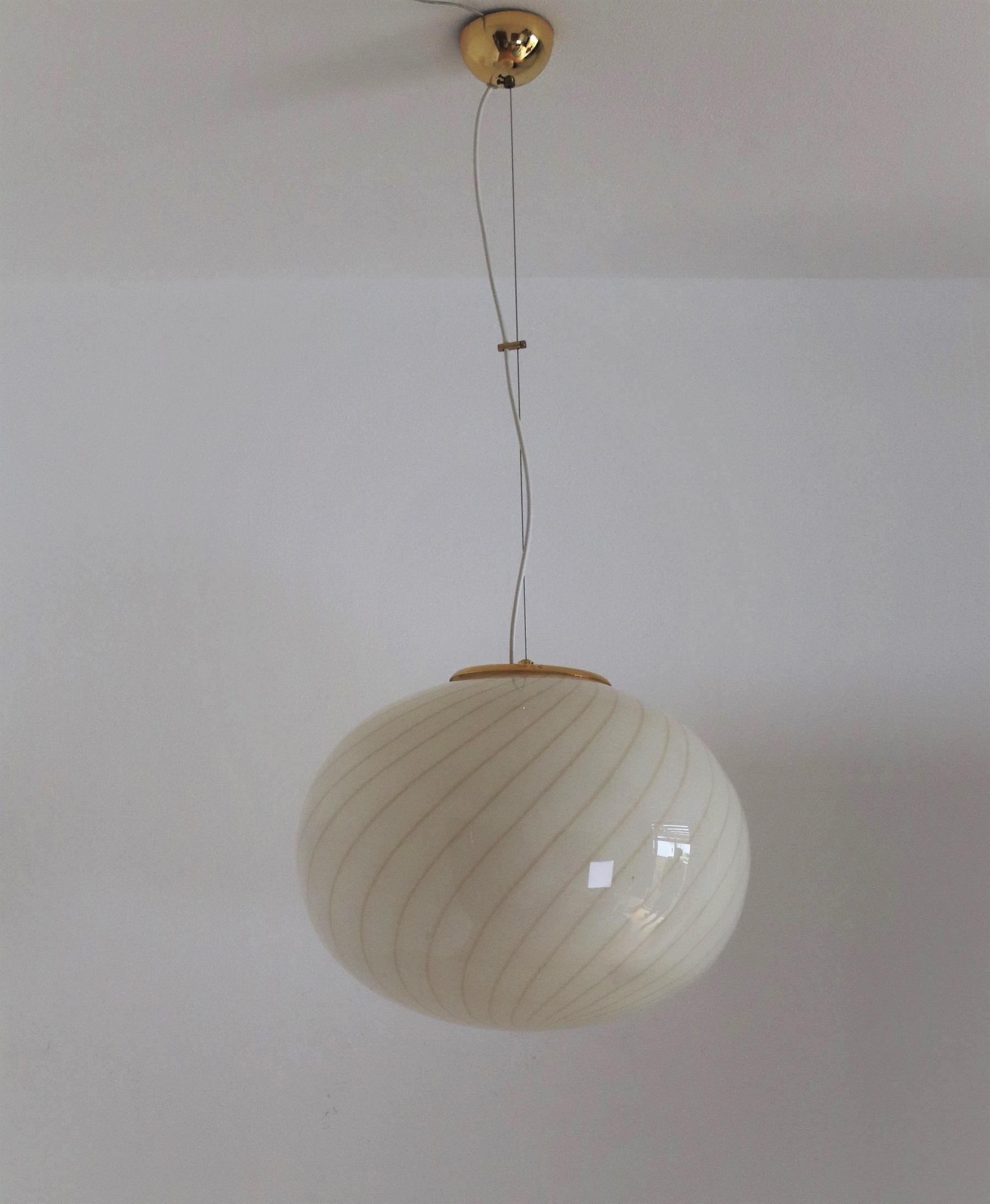 Italian Midcentury Murano Glass Globe Chandelier with Brass Details, 1970s 2