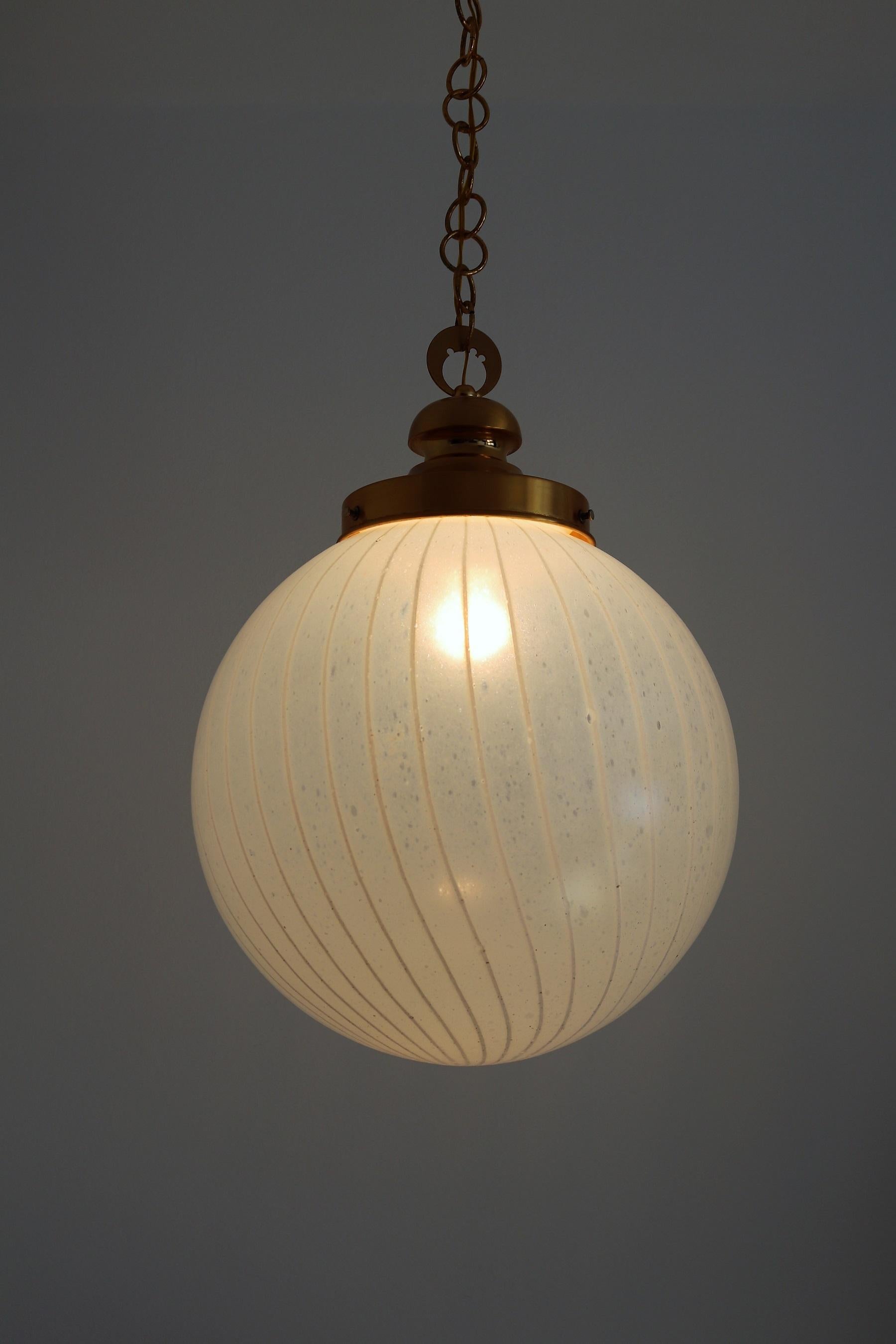 Italian Midcentury Murano Glass Globe Pendant Chandelier with Brass Details, 60s For Sale 7