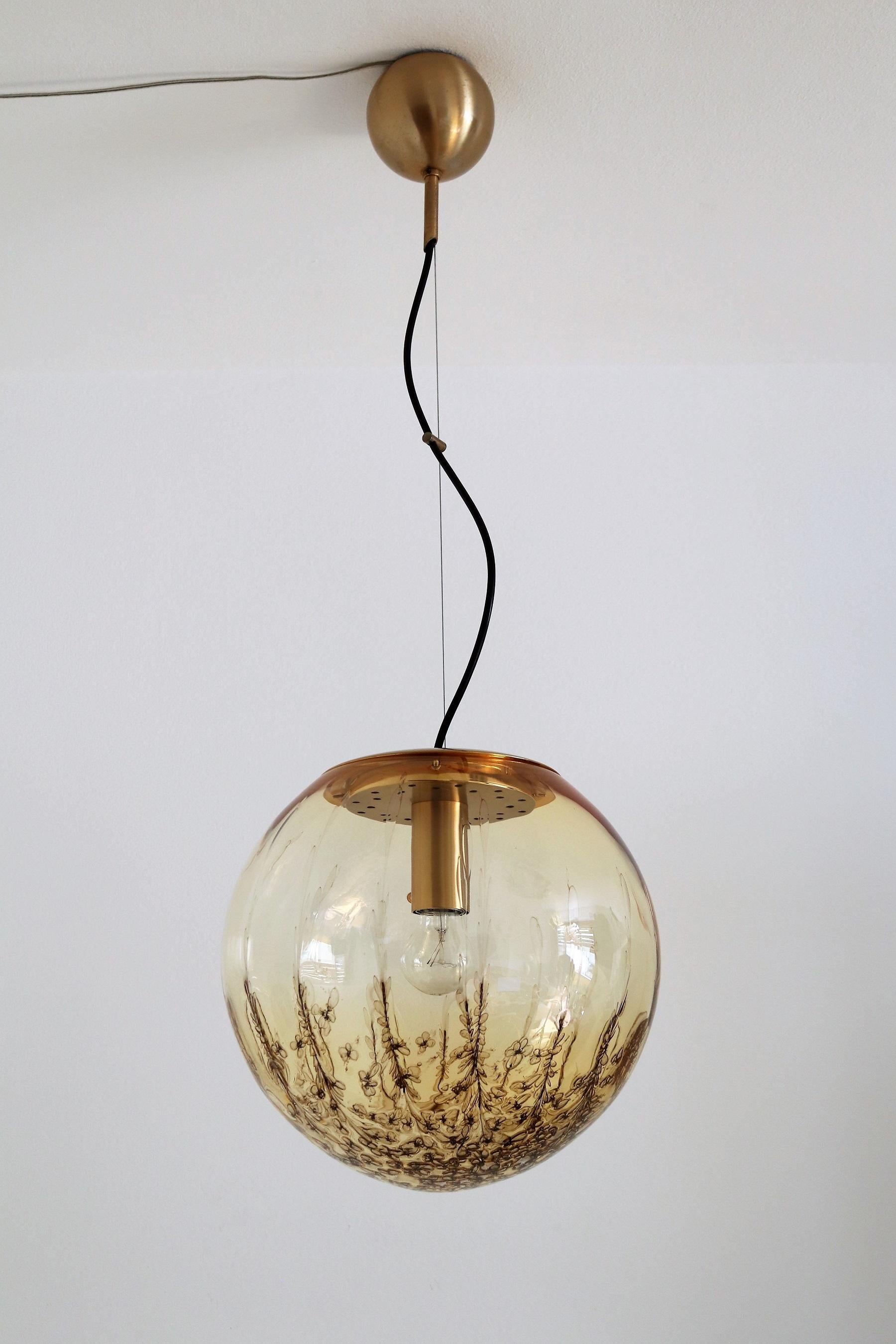 Gorgeous Murano glass sphere pendant lamp made in Murano by La Murrina, 1970s.
Signed with their original 