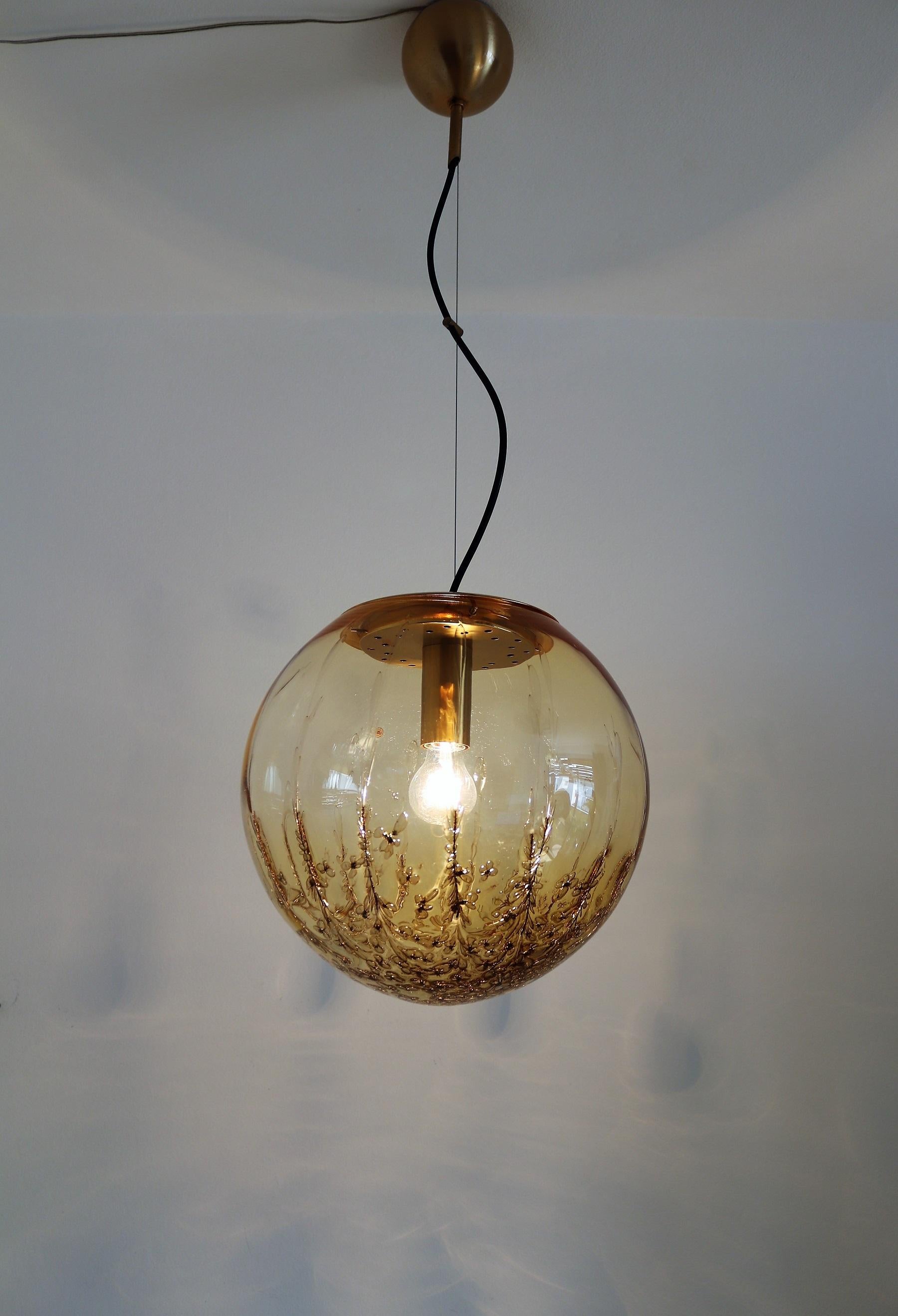 Italian Midcentury Murano Glass Sphere Pendant Lamp by La Murrina, 1970s In Good Condition In Morazzone, Varese