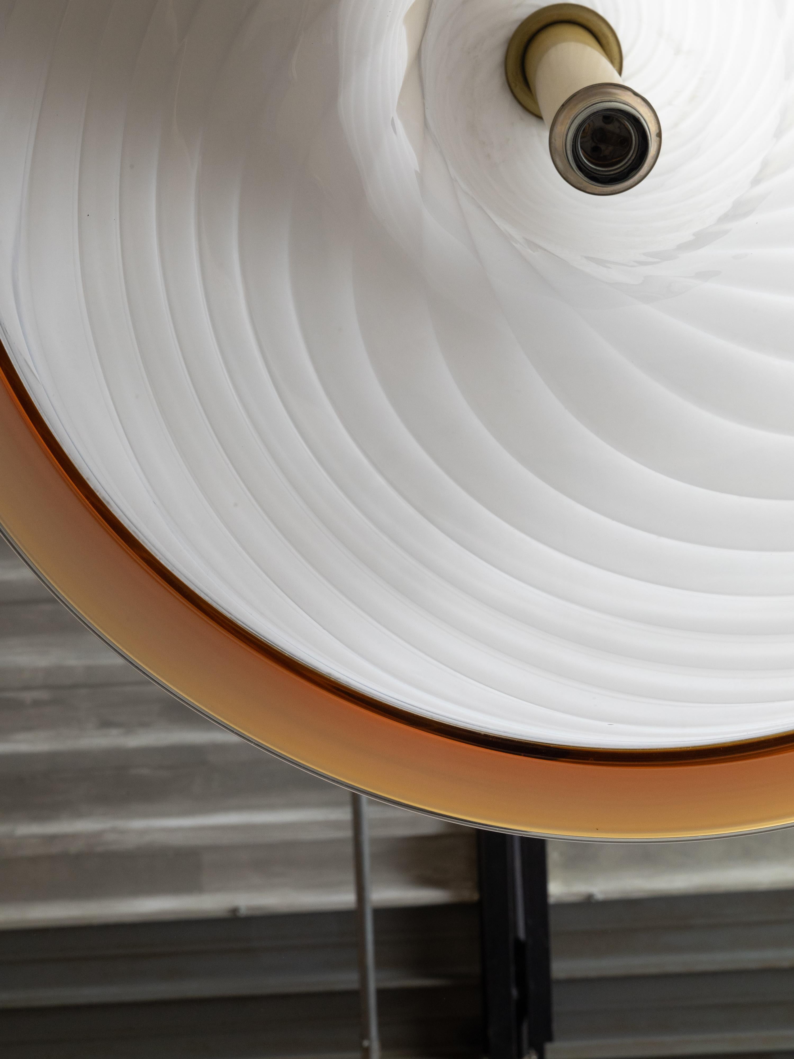Luminaire blanc en verre de Murano du milieu du siècle avec motifs Whiting, câblé en vente 3