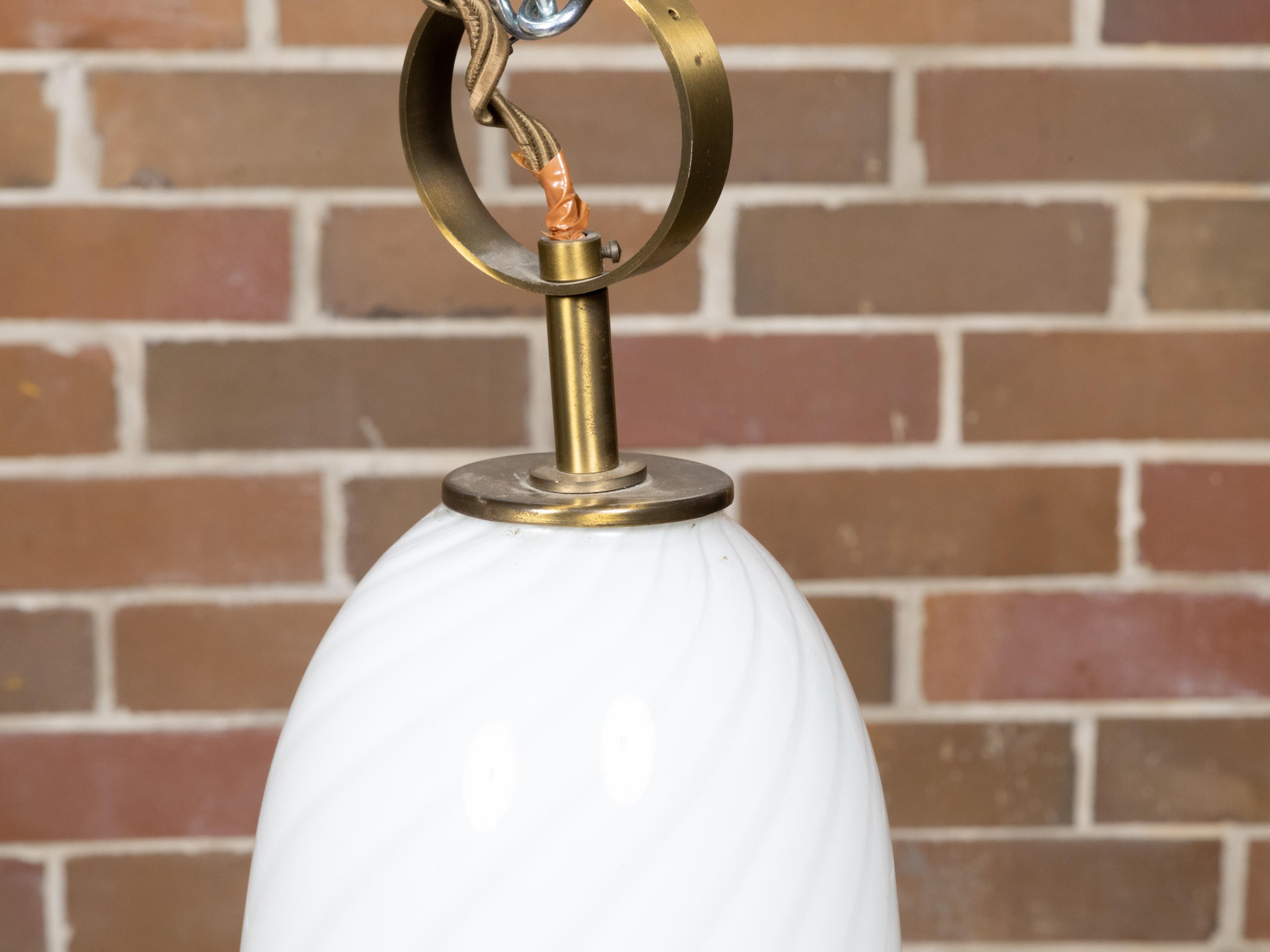 Fait main Luminaire blanc en verre de Murano du milieu du siècle avec motifs Whiting, câblé en vente