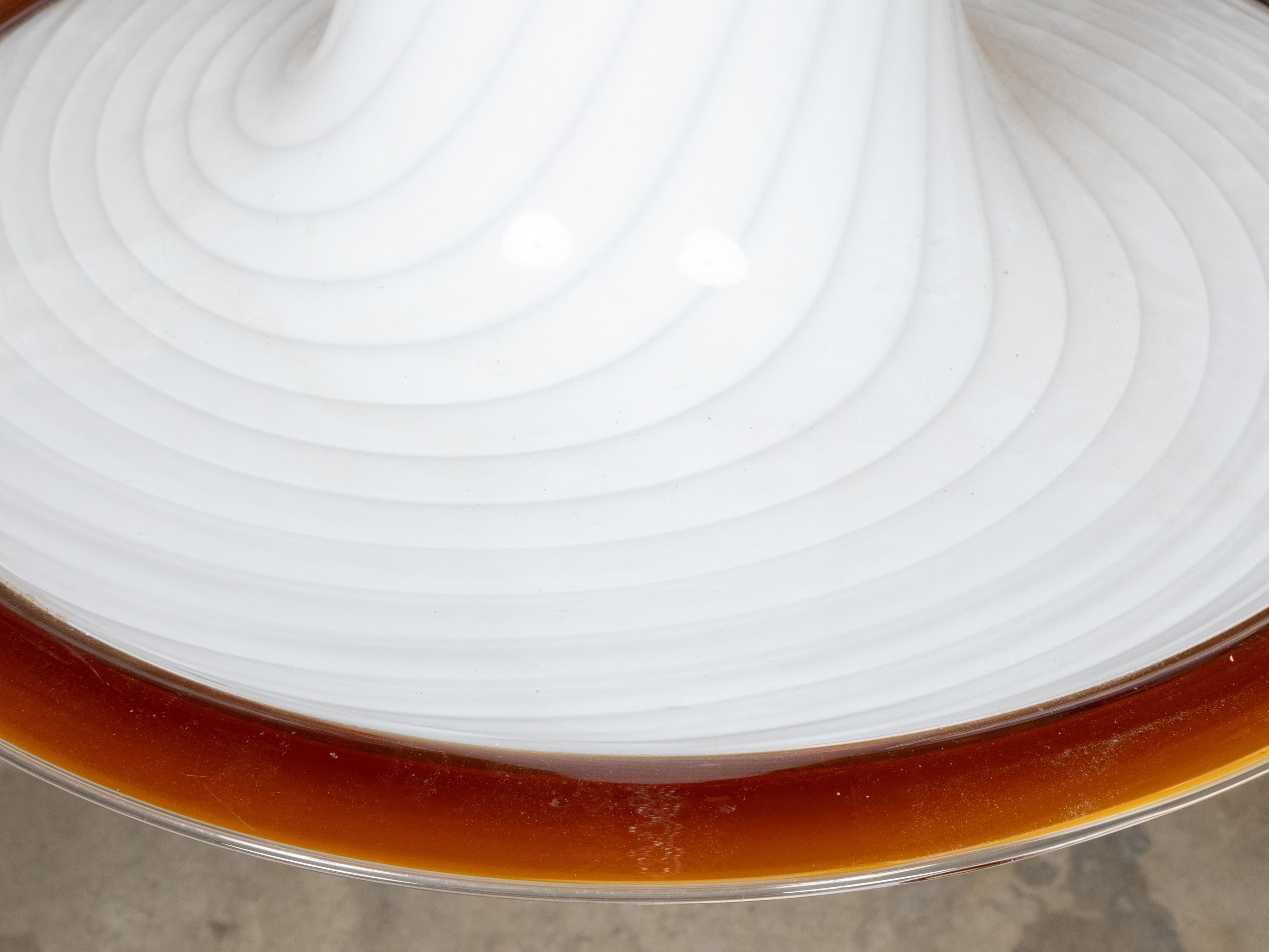 Luminaire blanc en verre de Murano du milieu du siècle avec motifs Whiting, câblé Bon état - En vente à Atlanta, GA