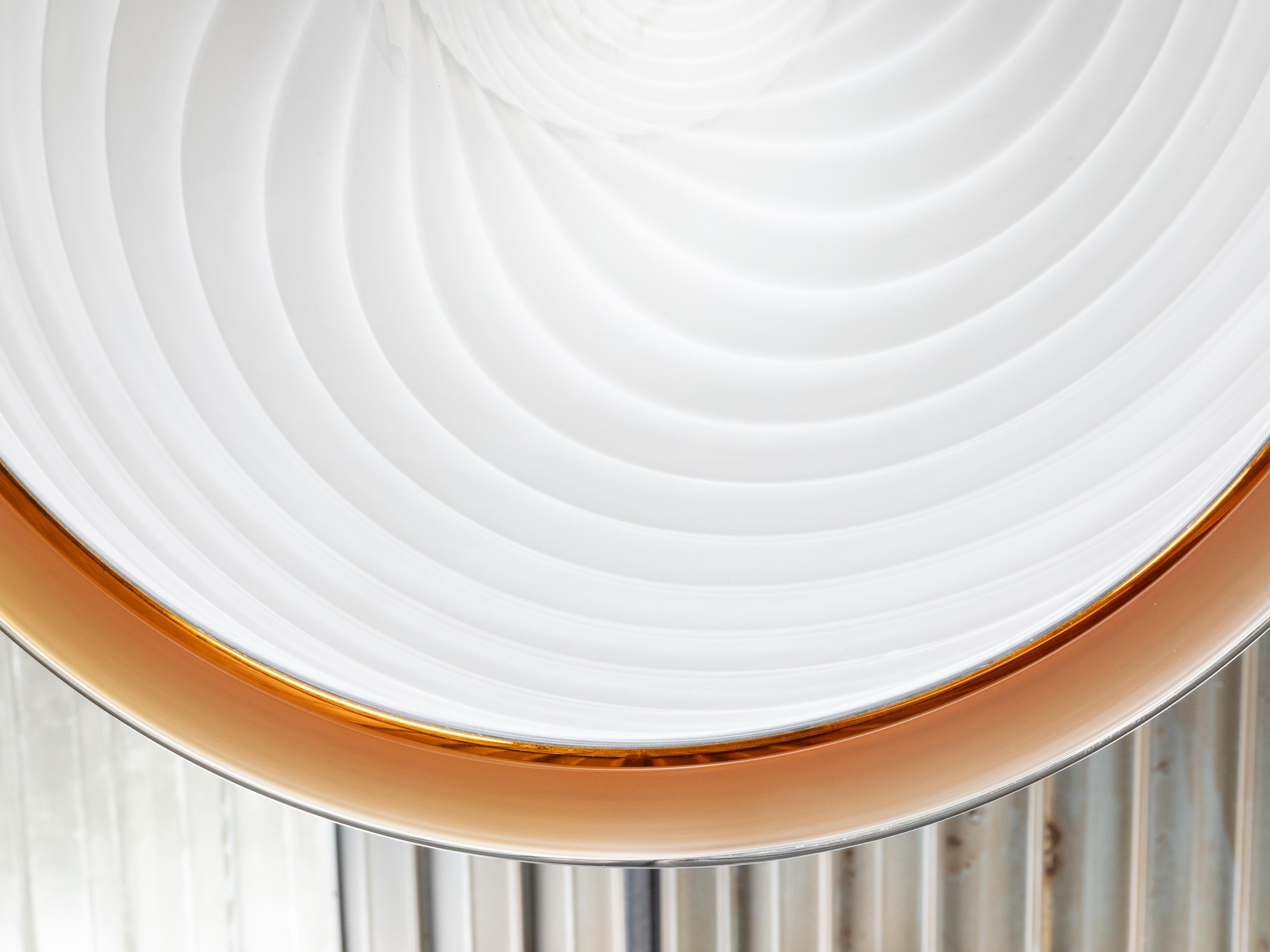 Luminaire blanc en verre de Murano du milieu du siècle avec motifs Whiting, câblé en vente 2