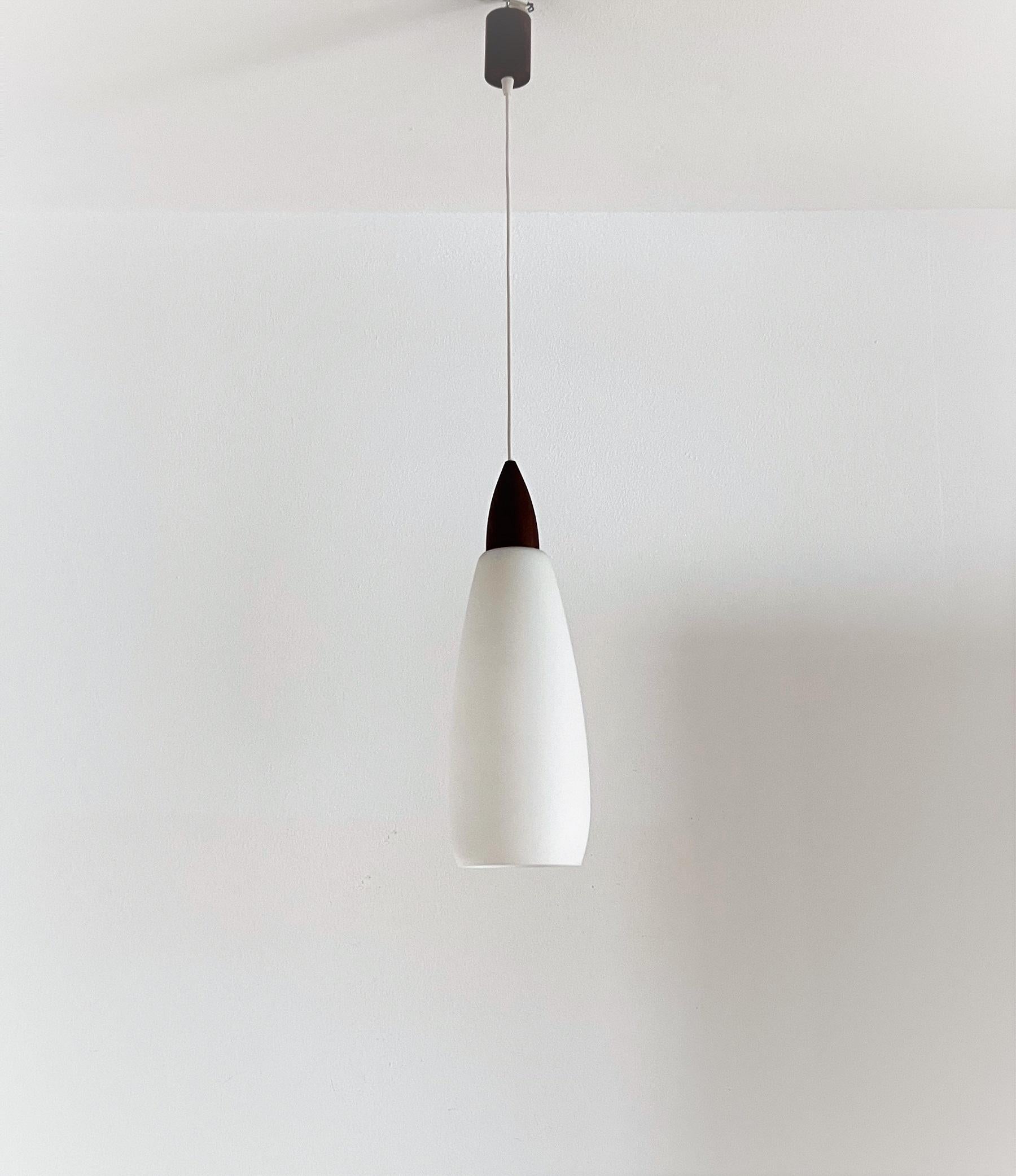 Italian Midcentury Nordic Style Pendant in Teak and Milk Glass, 1960s In Good Condition For Sale In Morazzone, Varese
