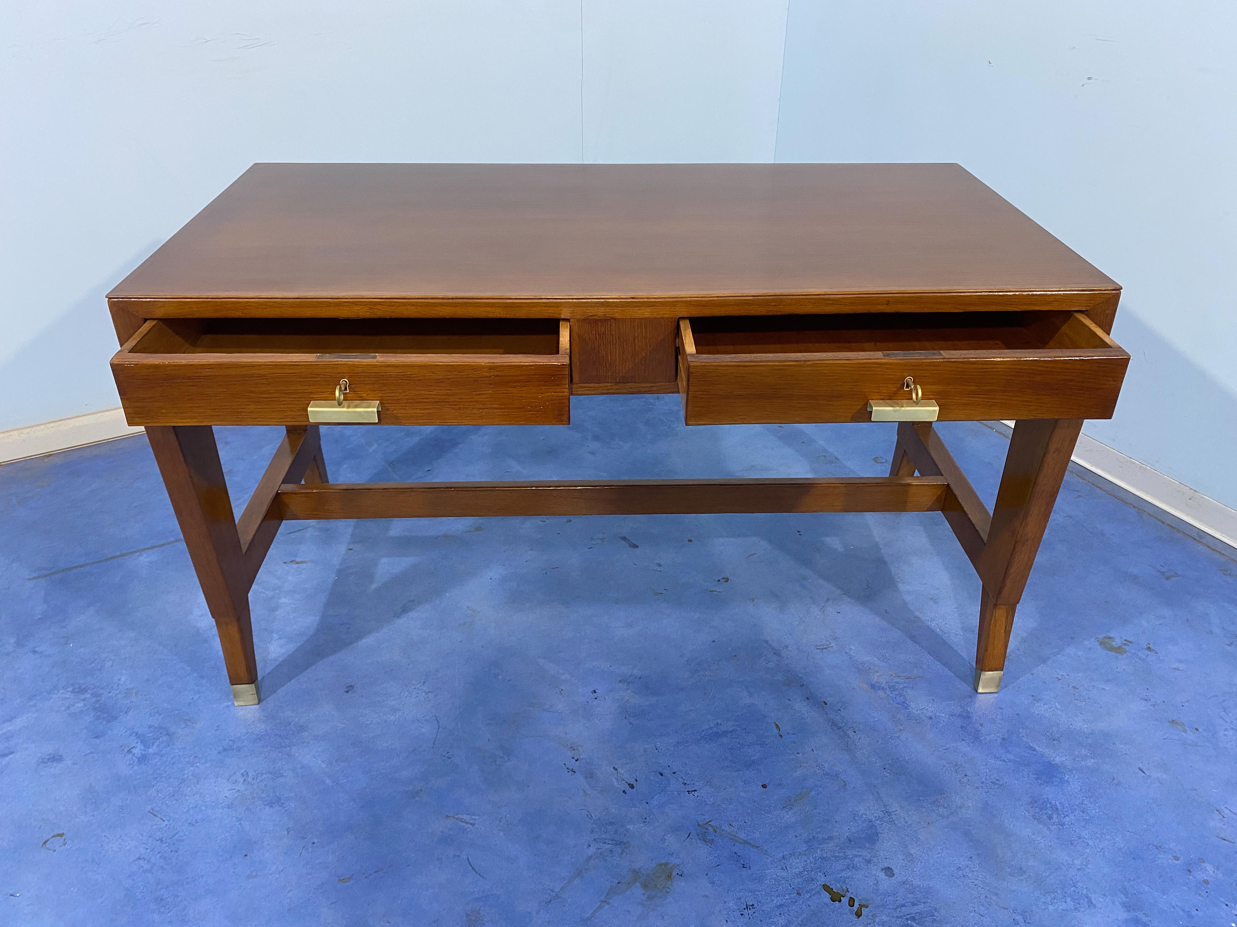 Italian Midcentury Oak Executive Desk Designed by Gio' Ponti in 1950 for BNL In Good Condition In Traversetolo, IT