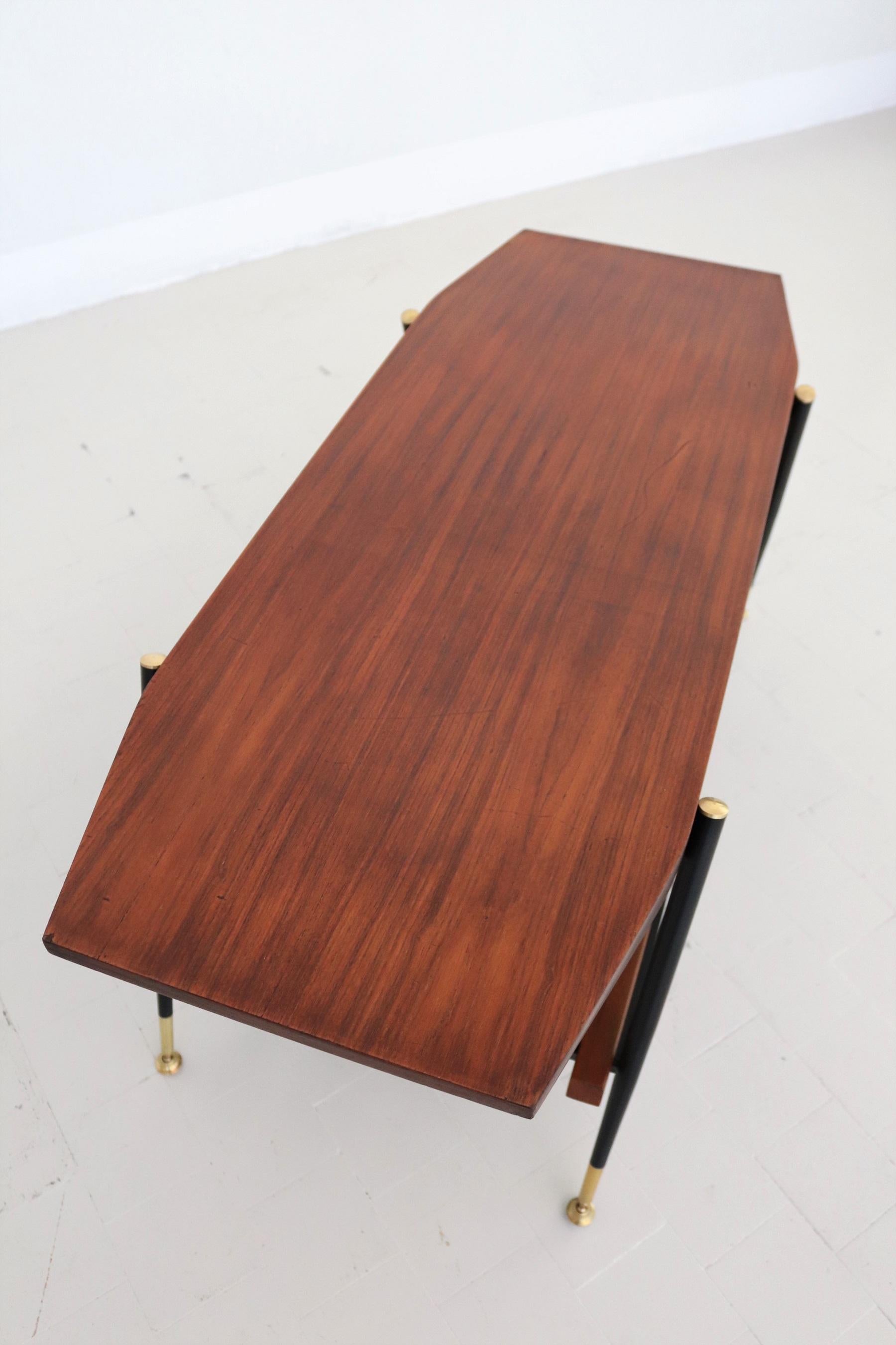 Italian Midcentury Octagonal Coffee Table in Mahogany Veneer with Brass Details For Sale 6