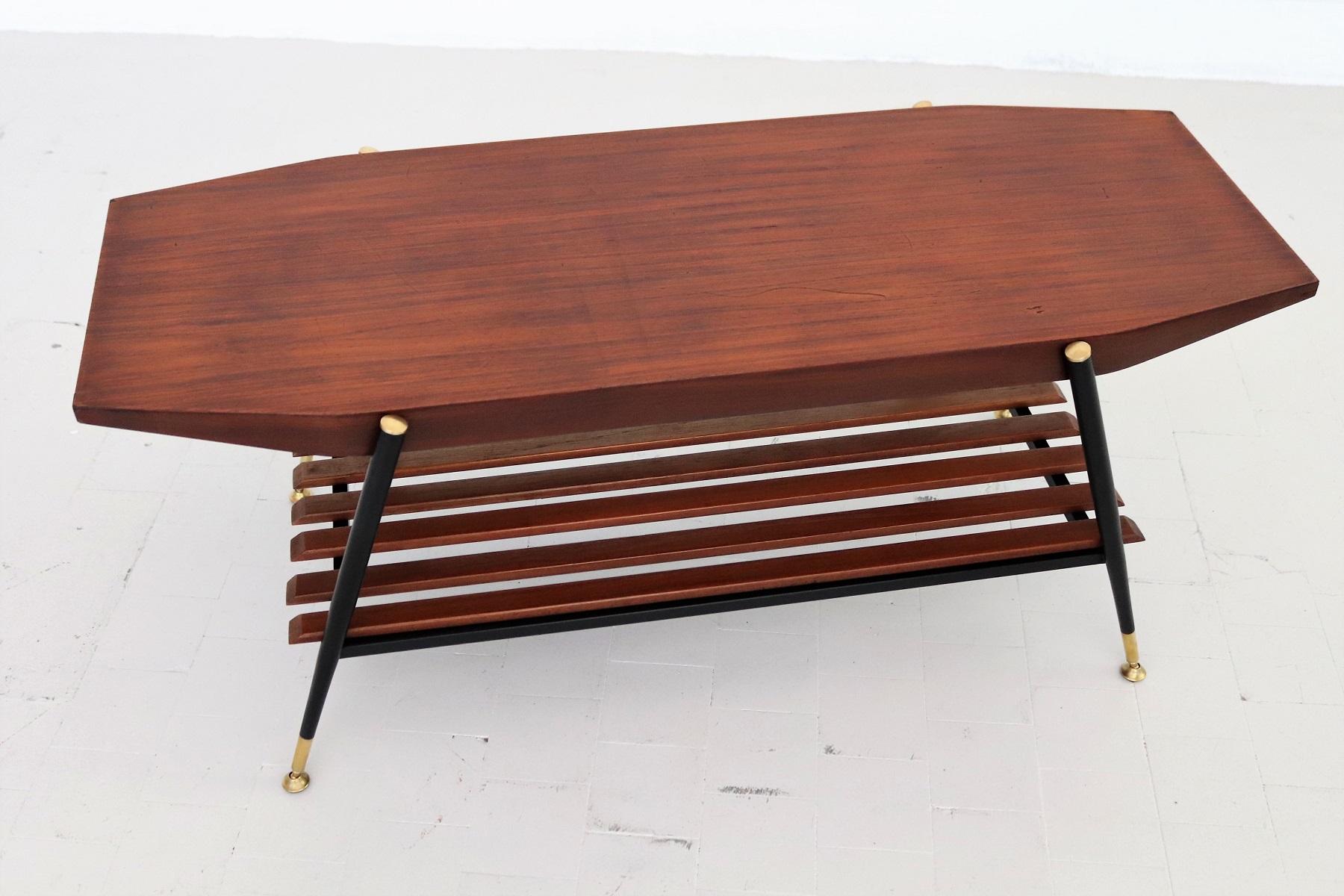Italian Midcentury Octagonal Coffee Table in Mahogany Veneer with Brass Details For Sale 10