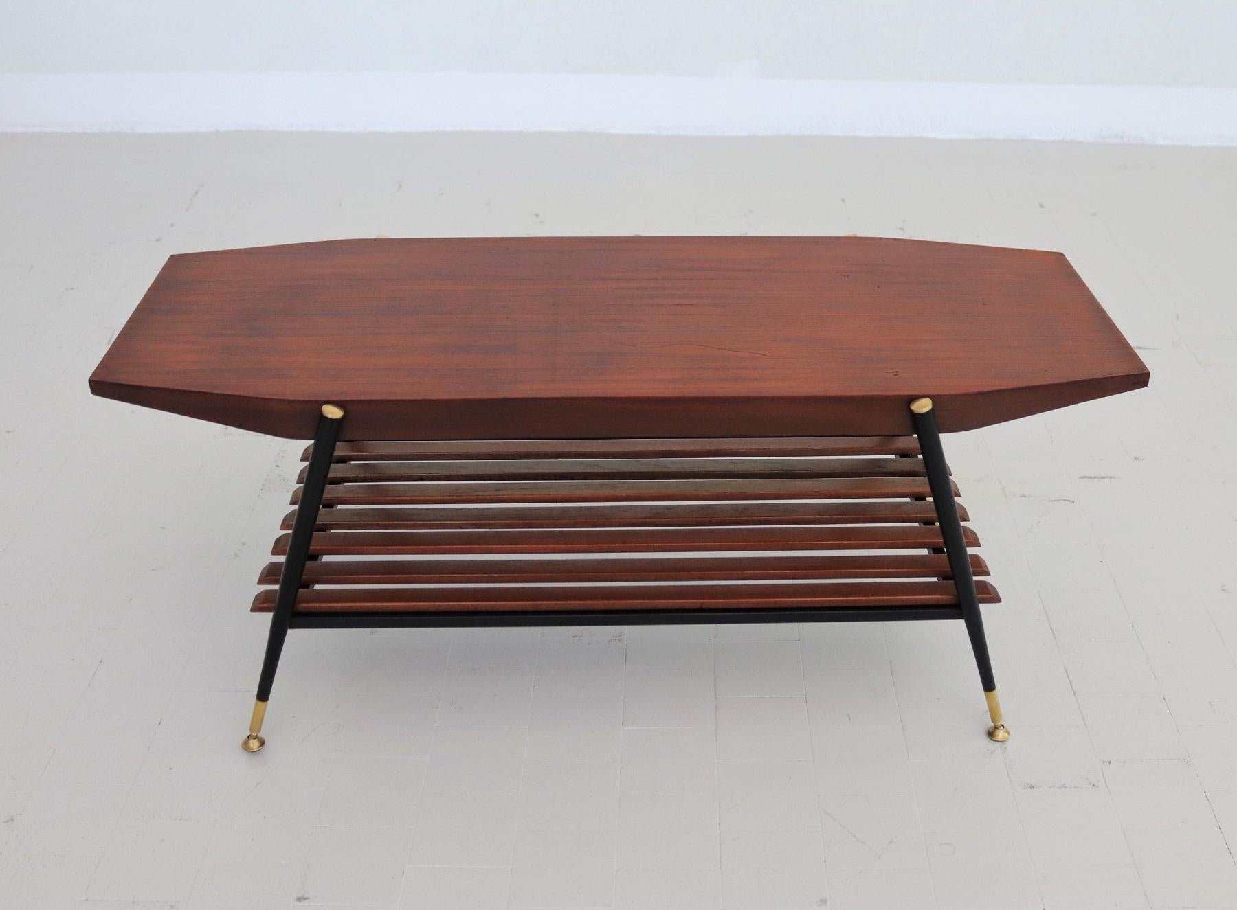 Italian Midcentury Octagonal Coffee Table in Mahogany Veneer with Brass Details For Sale 11