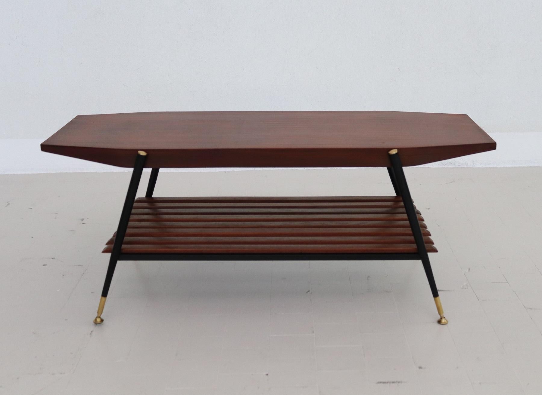 Italian Midcentury Octagonal Coffee Table in Mahogany Veneer with Brass Details For Sale 12
