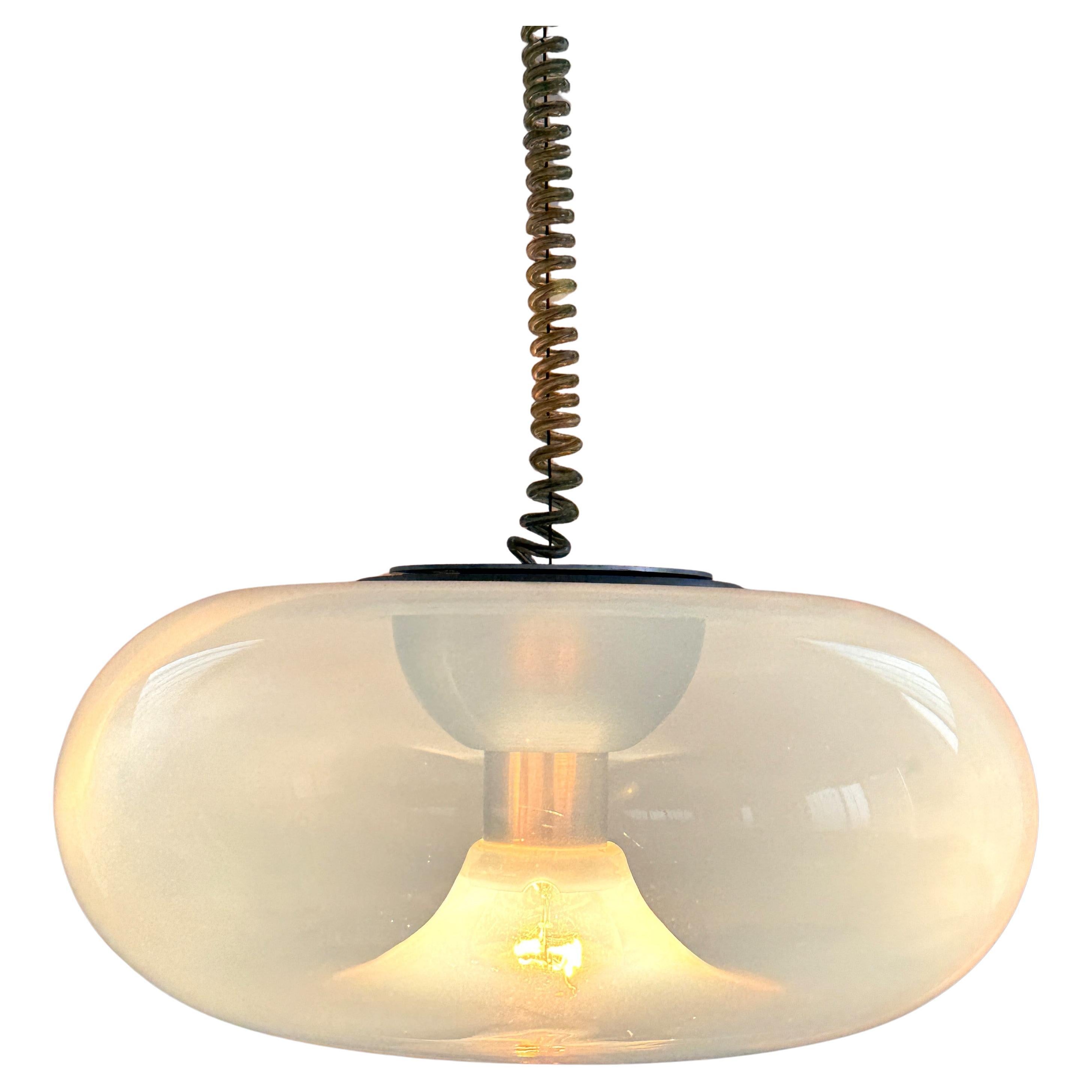 italien Lampe suspendue en opaline MEDUSA par Carlo Nason pour Leucos, 1970 en vente