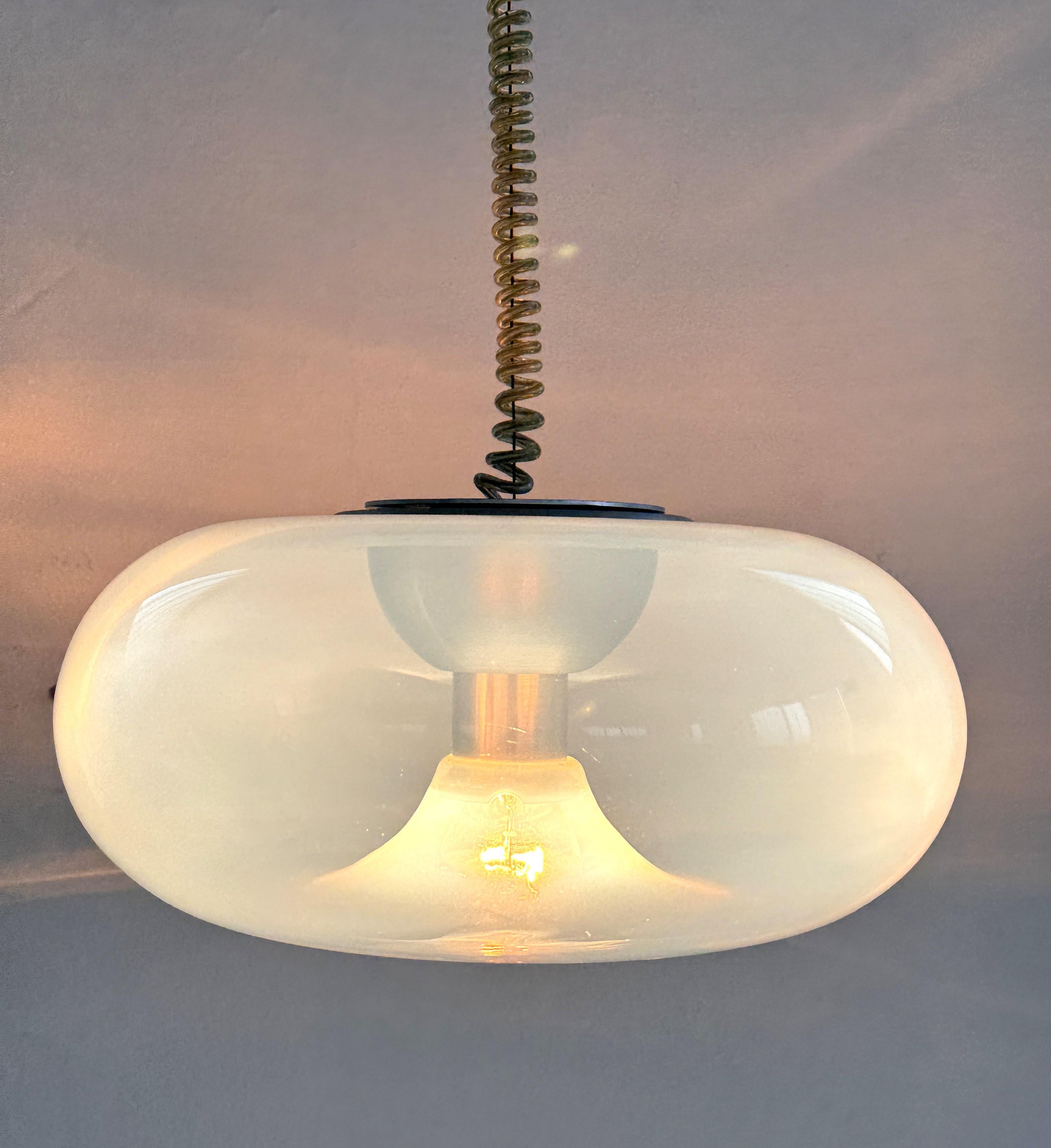 Lampe suspendue en opaline MEDUSA par Carlo Nason pour Leucos, 1970 Bon état - En vente à Morazzone, Varese