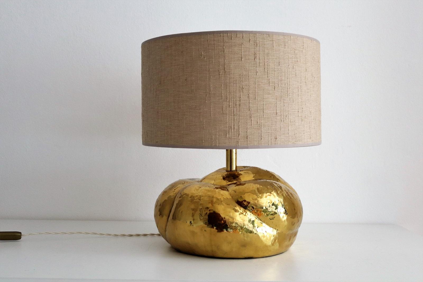 Italian Midcentury Organic Artisan Brass Table Lamp in Pumpkin Shape, 1950s In Good Condition In Morazzone, Varese