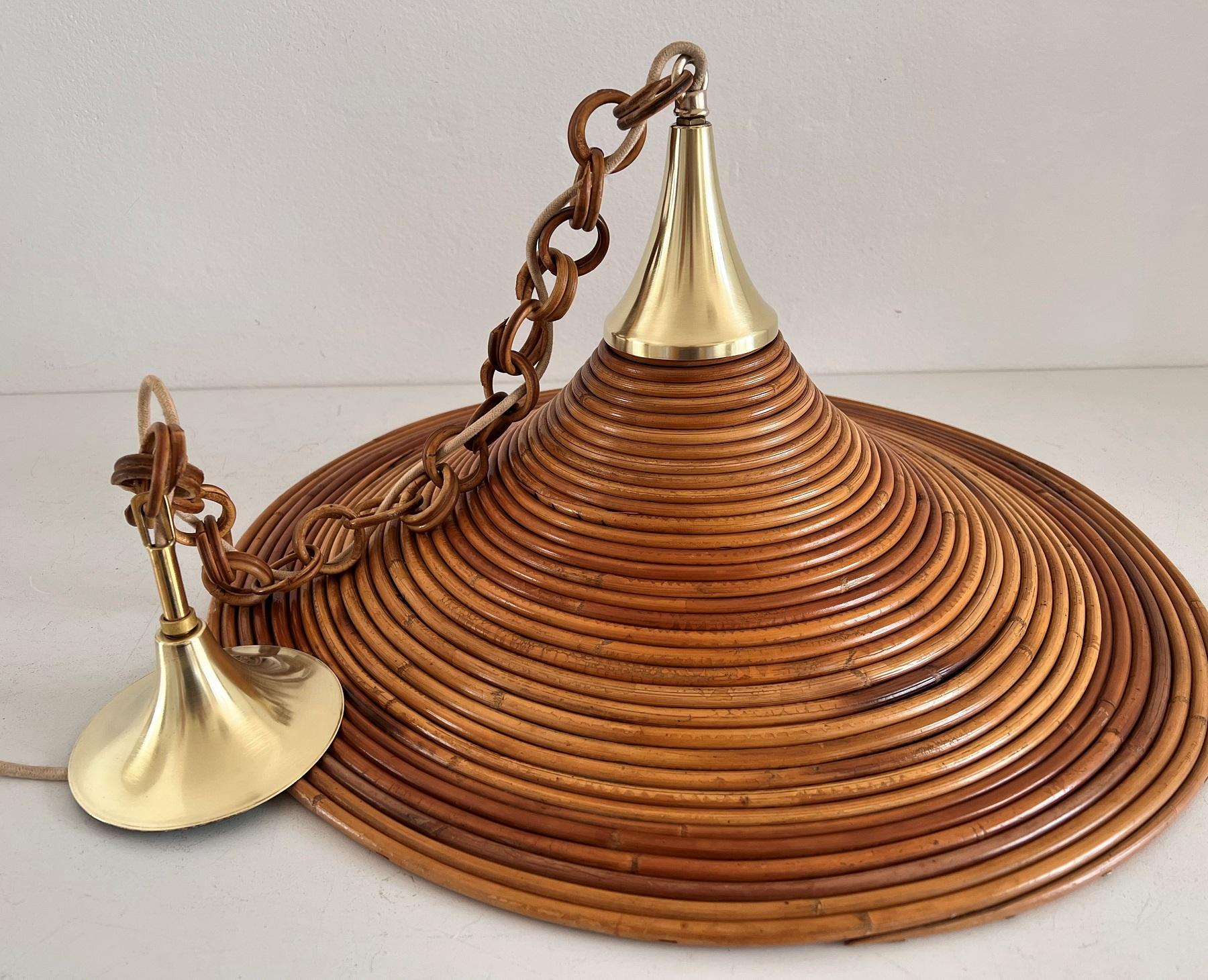 Italian Mid-Century Organic Bamboo Rattan and Brass Pendant Lamp, 1970s In Good Condition For Sale In Morazzone, Varese