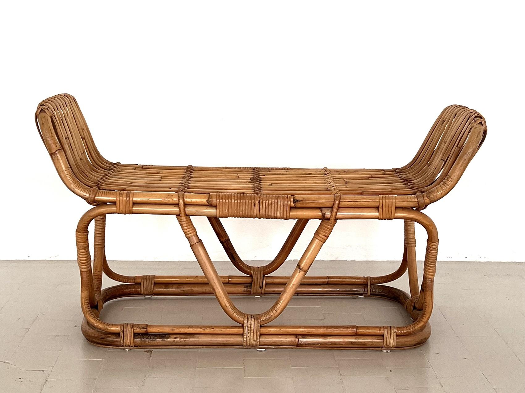 Beautiful bench completely made of organic bamboo-rattan, or can also be used as a shelf.
Excellent, clean and dry vintage condition, without defects. Strong and stable.
Attributed to Tito Agnoli, made in Italy in the 1970s.