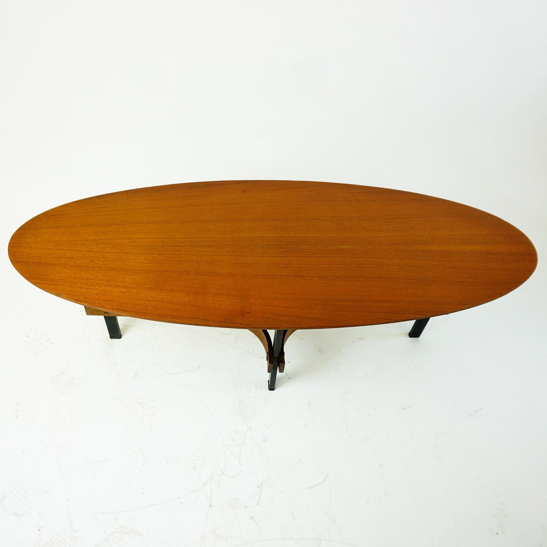 Italian Midcentury oval Teak Coffee or Cocktail Table at 1stDibs