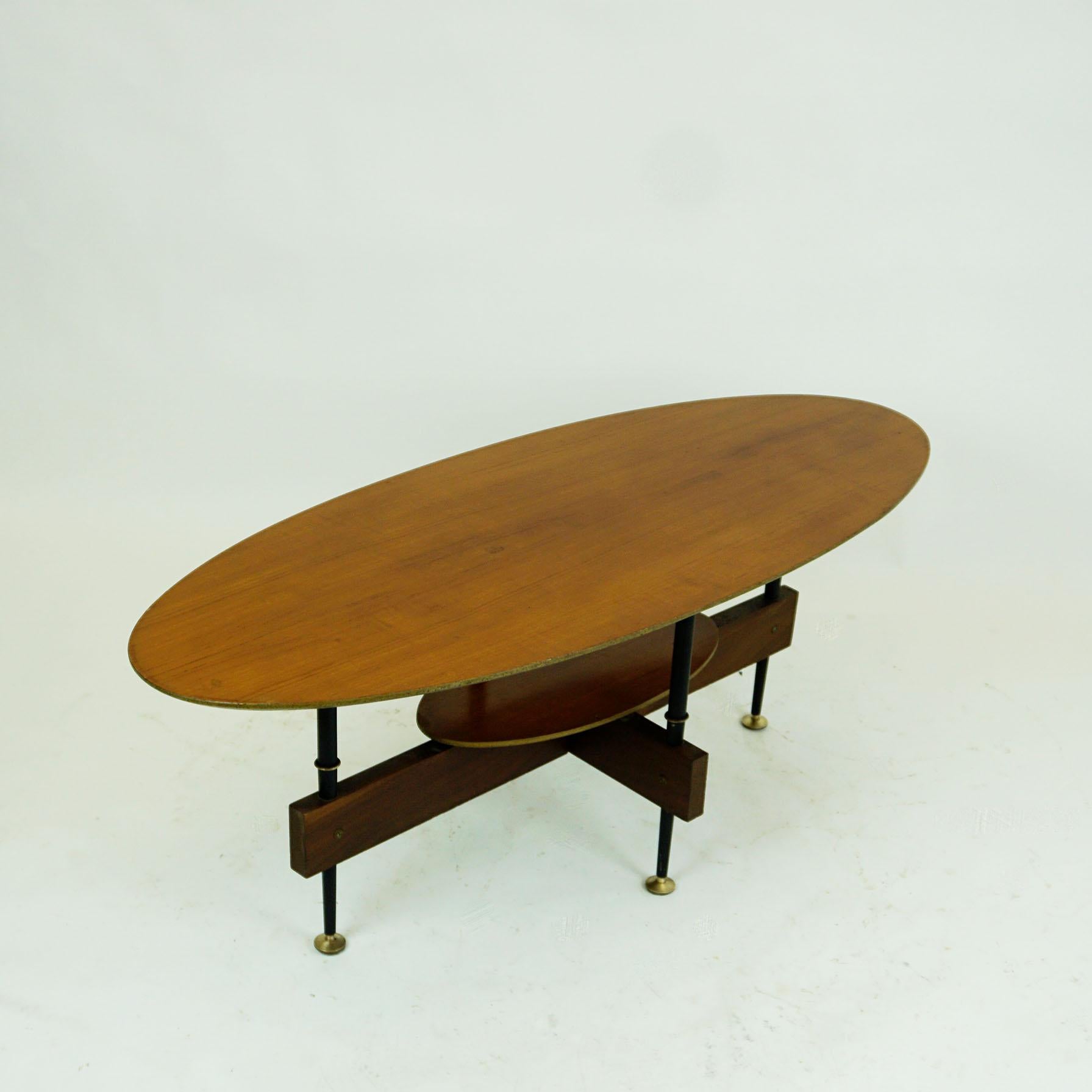 Italian Midcentury Oval Teak Coffee or Cocktail Table In Good Condition In Vienna, AT