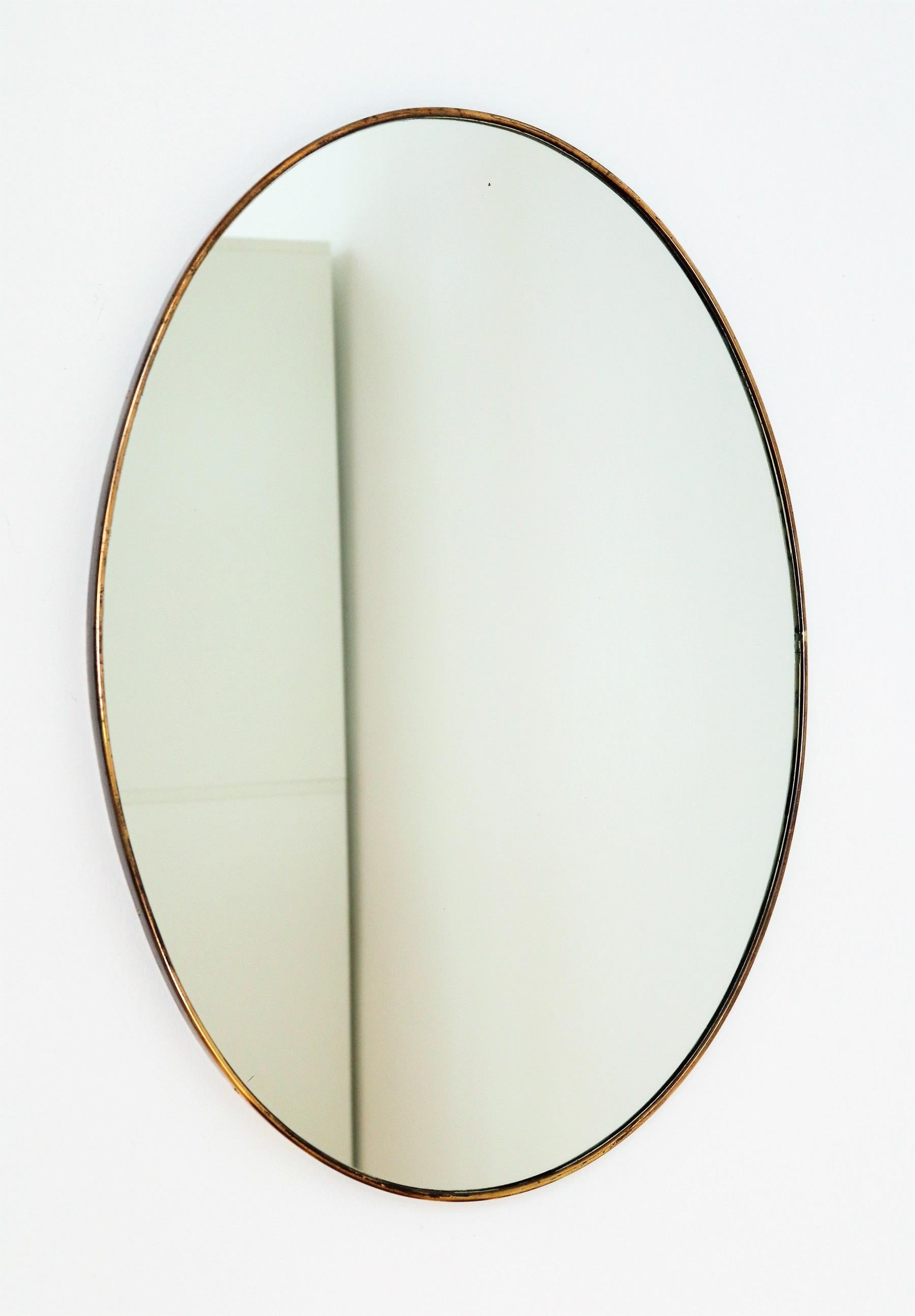 Beautiful Italian mid-century wall mirror with original brass frame which have not been polished and remain with original patina.
Made in Italy in the 1950s.
The wall mirror is completely in original, cleaned condition. 
On the mirror glass are