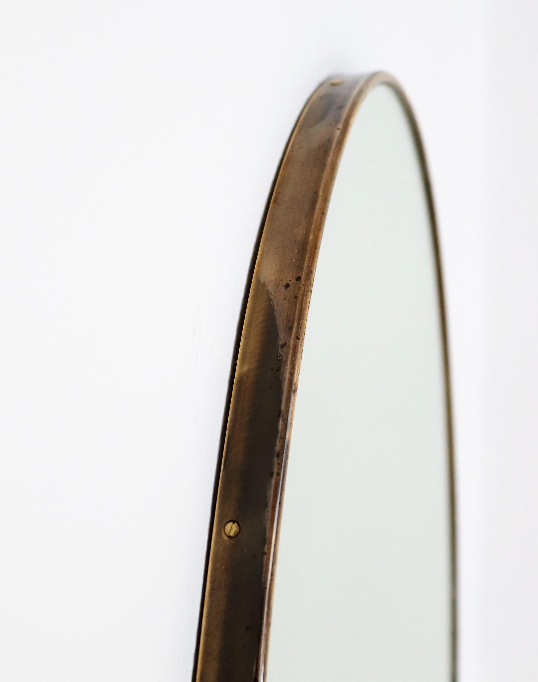 Italian Midcentury Oval Wall Mirror with Brass Frame, 1950s In Good Condition In Morazzone, Varese