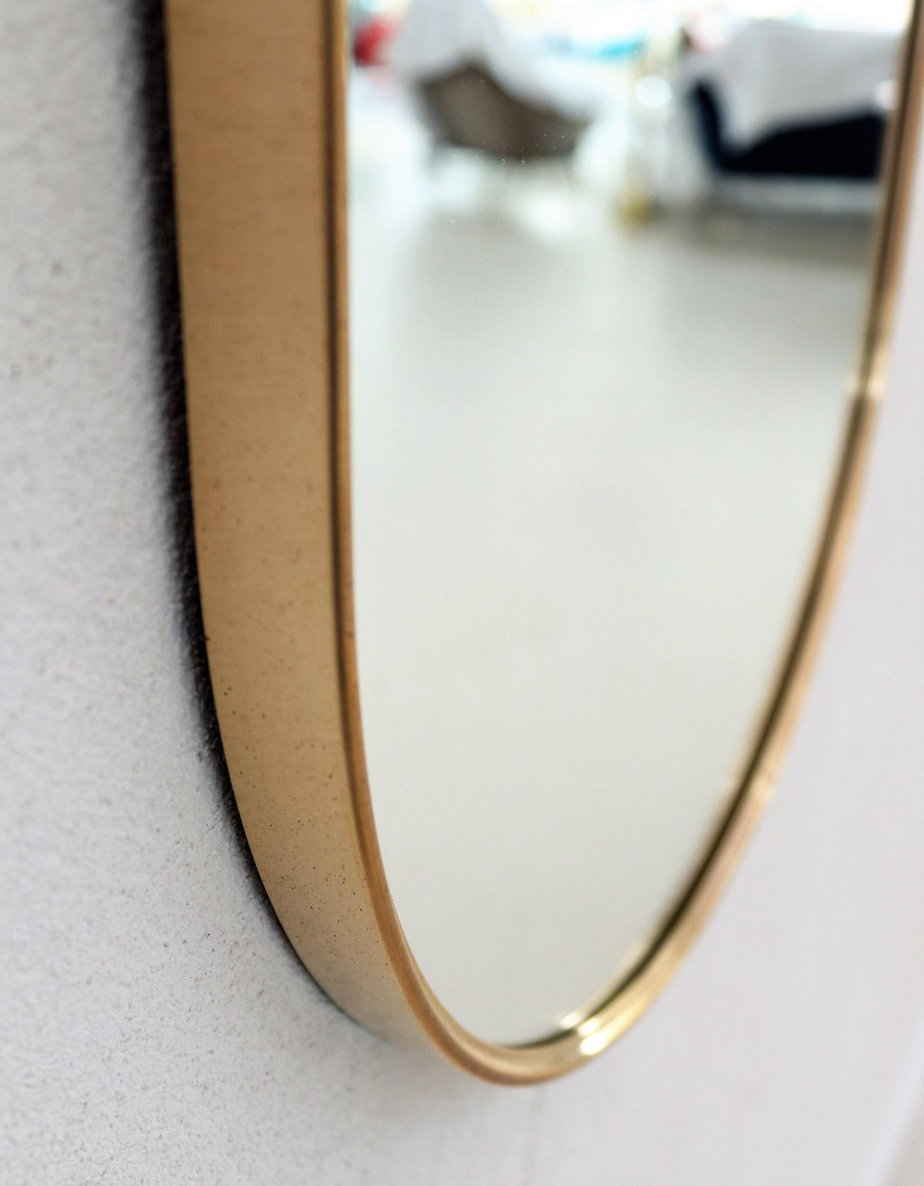 Italian Midcentury Oval Wall Mirror with Brass Frame, 1970s 2