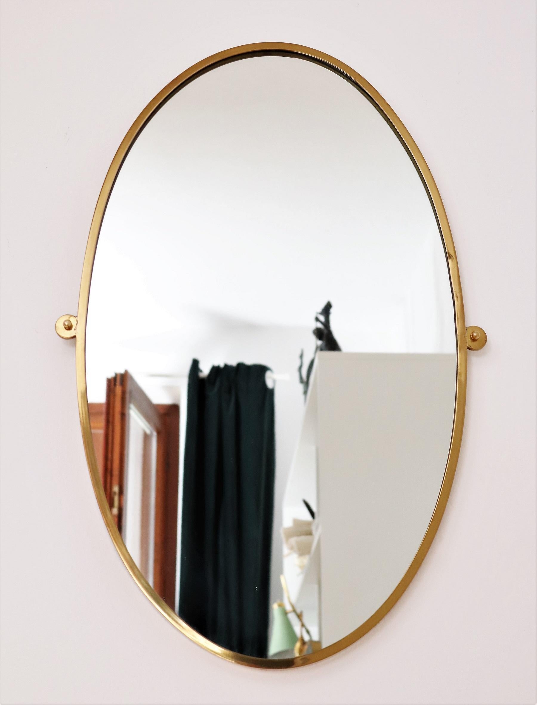 Italian Midcentury Oval Wall Mirror with Brass Frame and Details, 1970s 7