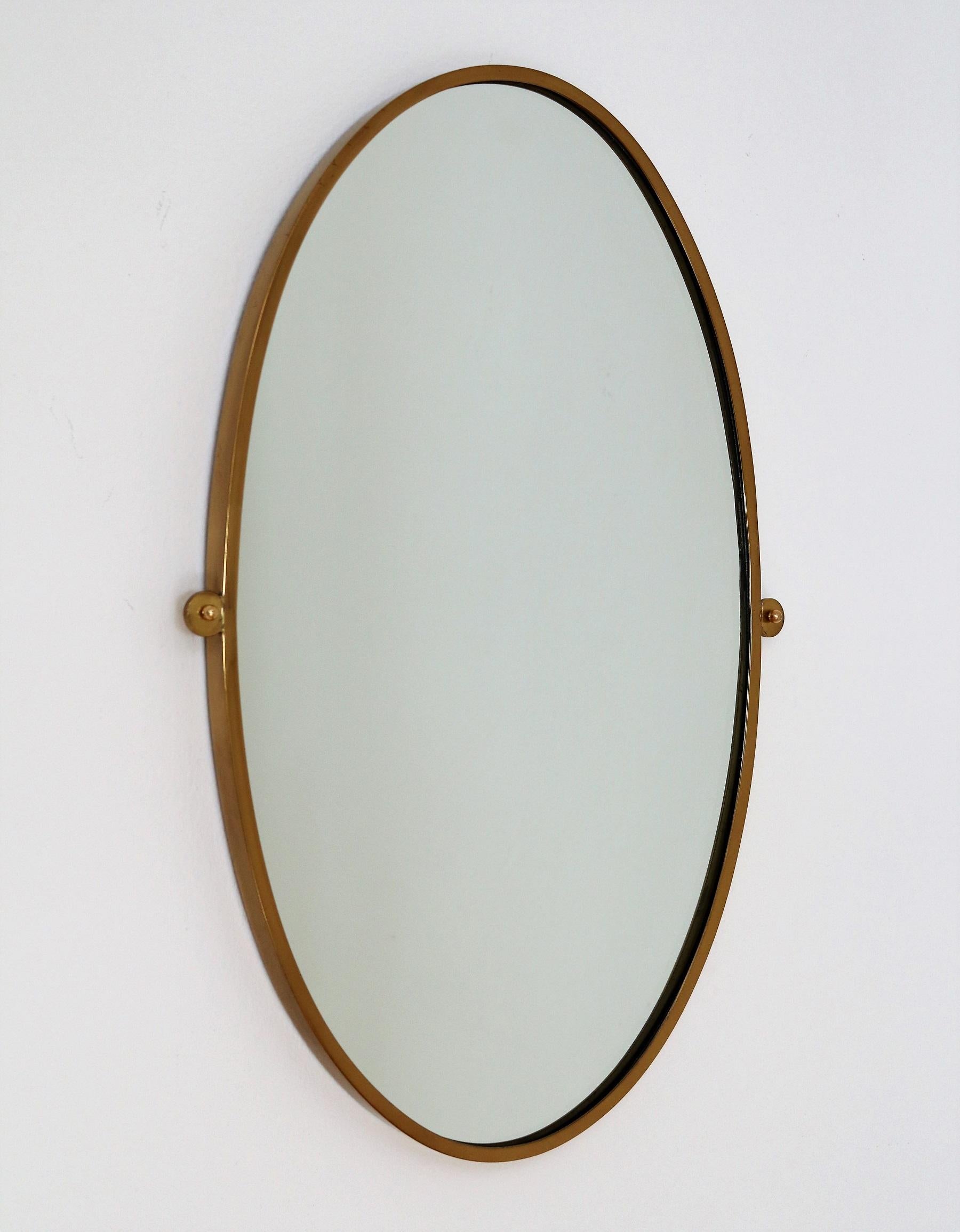 Mid-Century Modern Italian Midcentury Oval Wall Mirror with Brass Frame and Details, 1970s