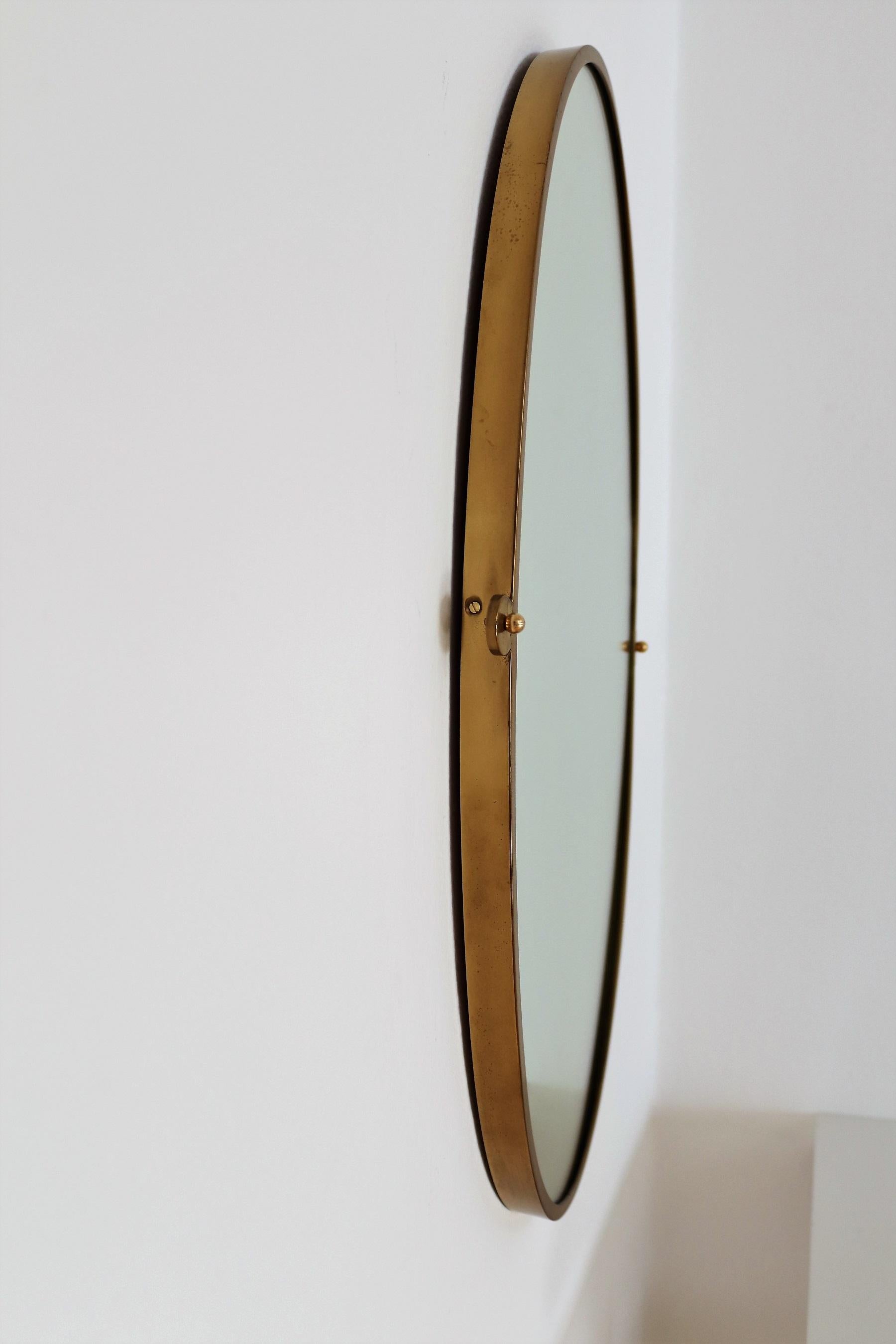 Italian Midcentury Oval Wall Mirror with Brass Frame and Details, 1970s 1