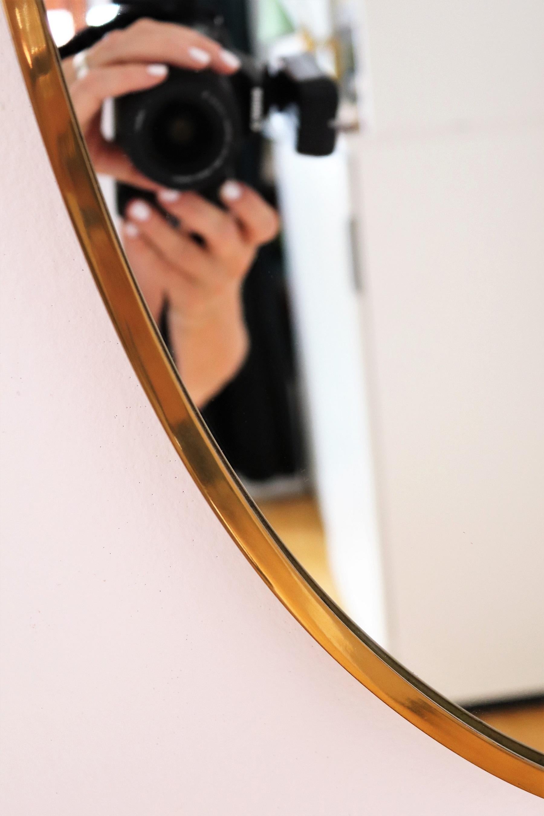 Italian Midcentury Oval Wall Mirror with Brass Frame and Details, 1970s 4