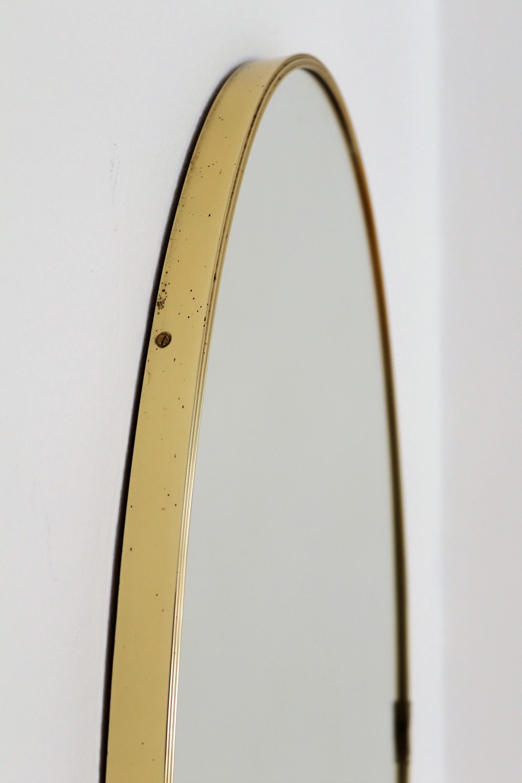 Italian Midcentury Oval Wall Mirror with Golden Frame and Brass Details, 1960 4