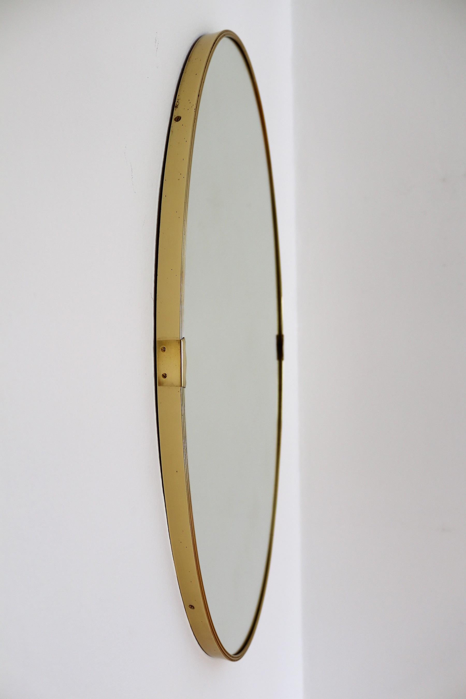 Italian Midcentury Oval Wall Mirror with Golden Frame and Brass Details, 1960 5