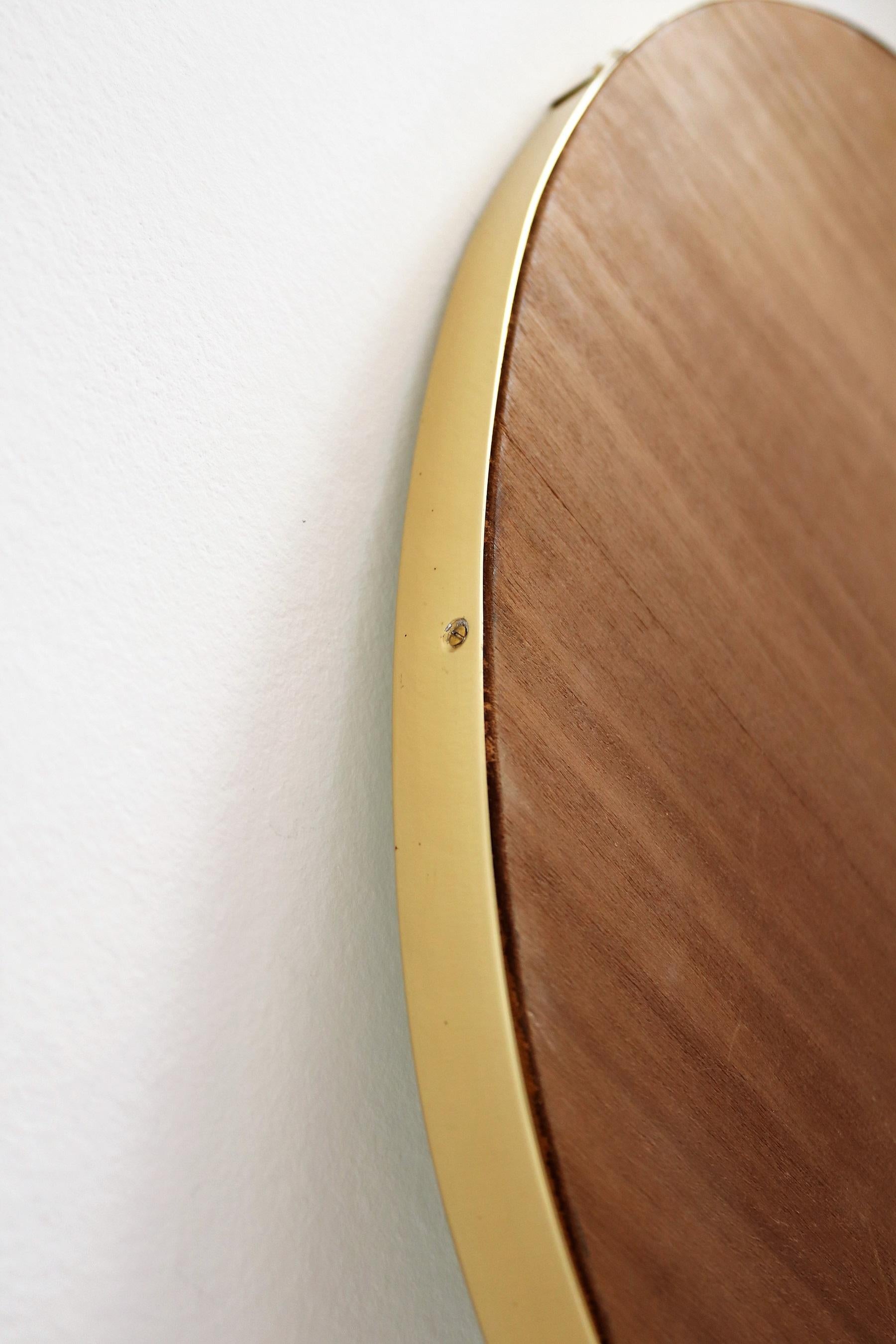 Italian Midcentury Oval Wall Mirror with Golden Frame and Brass Details, 1960 7