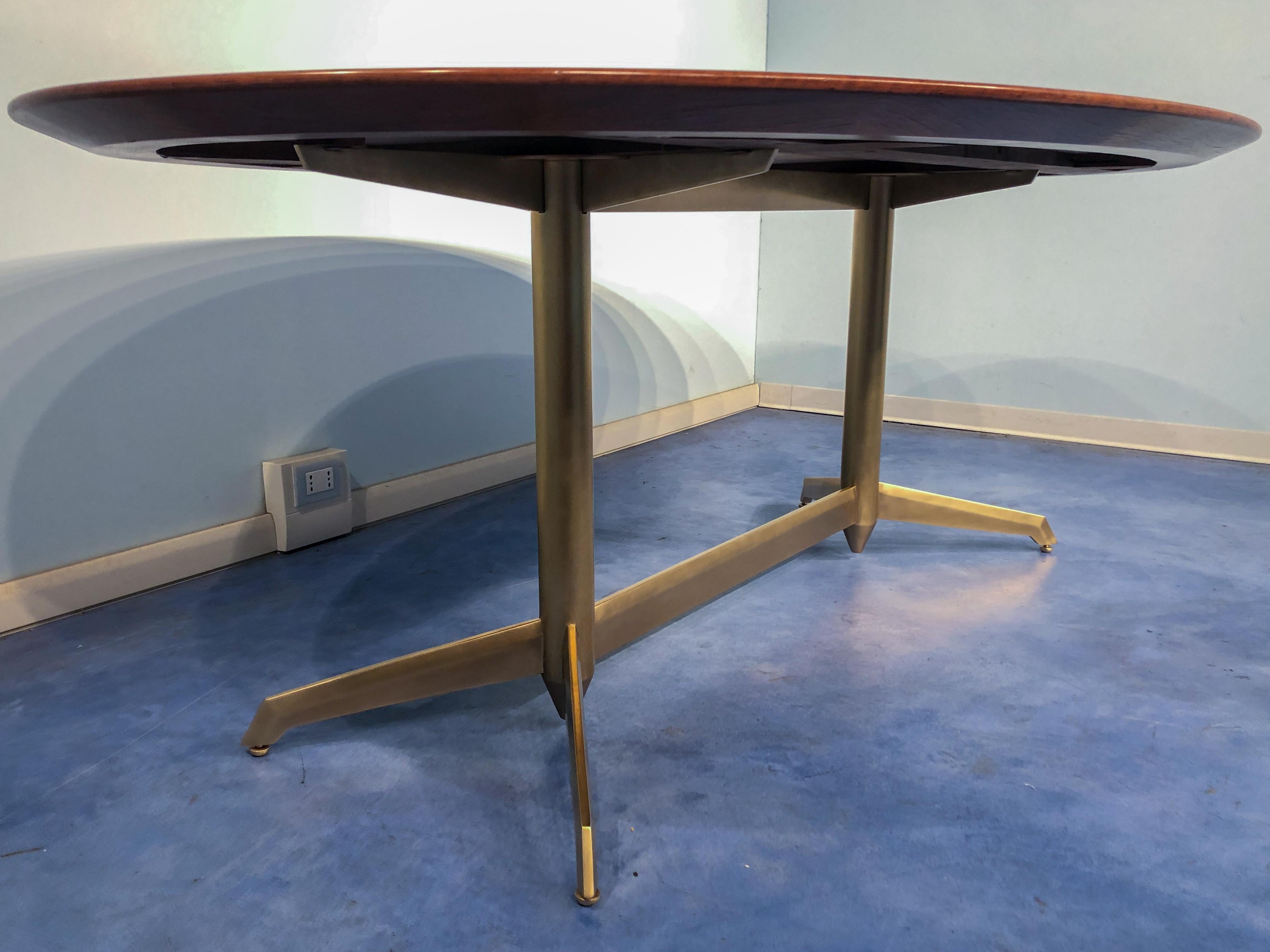 Italian Midcentury Oval Walnut Dining Table, 1950s 5