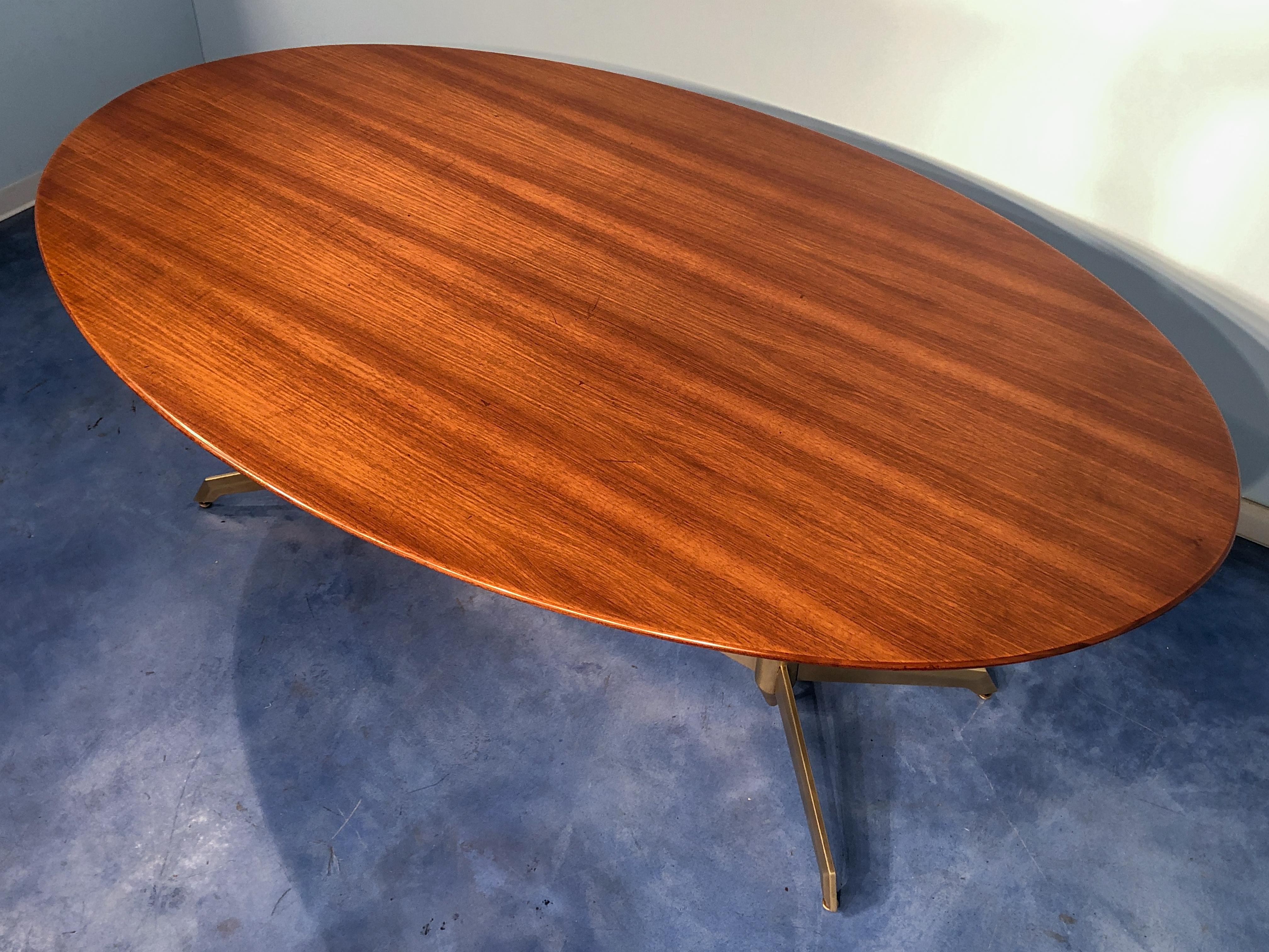 Italian Midcentury Oval Walnut Dining Table, 1950s 6