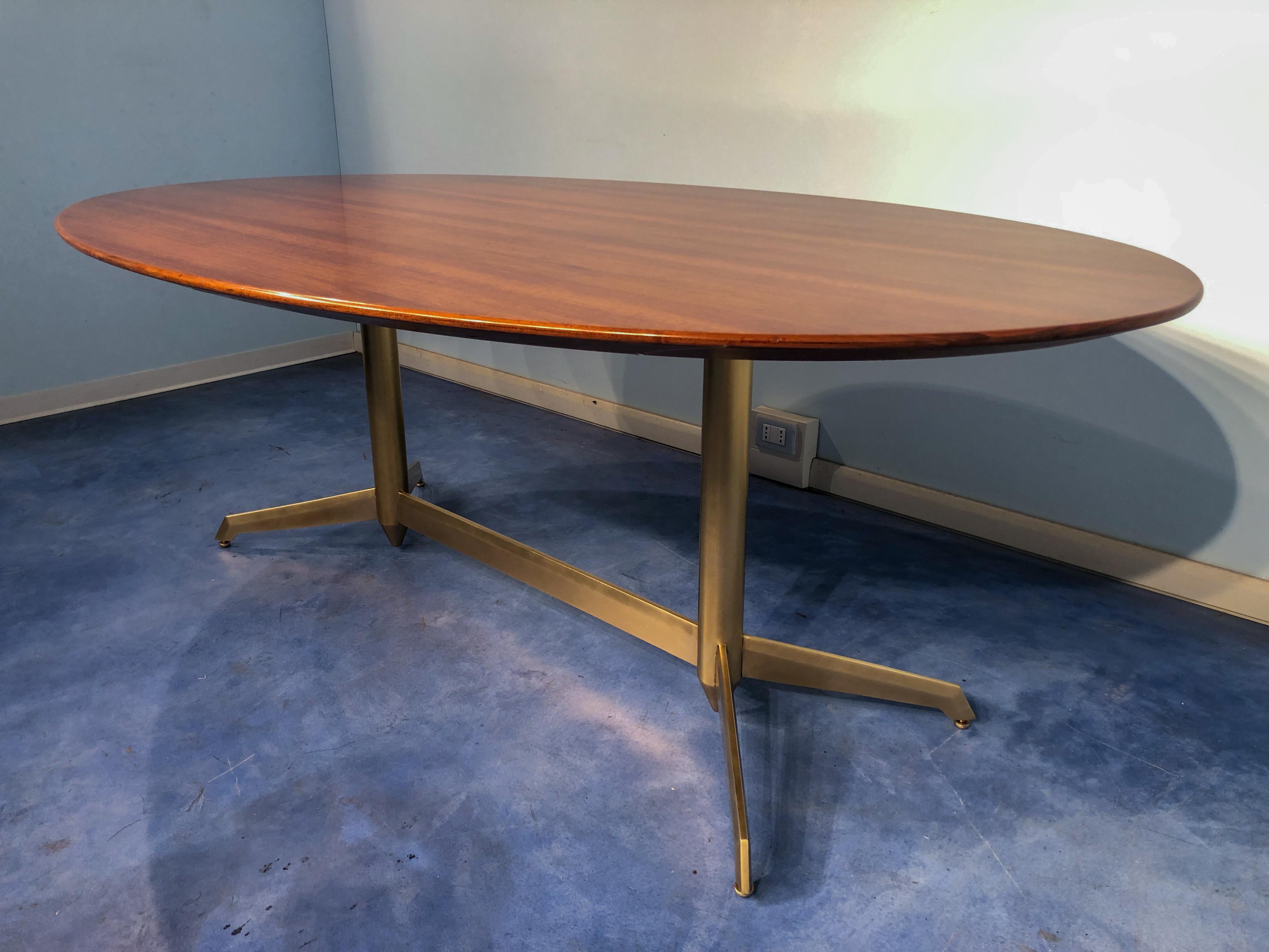 Italian Midcentury Oval Walnut Dining Table, 1950s 3