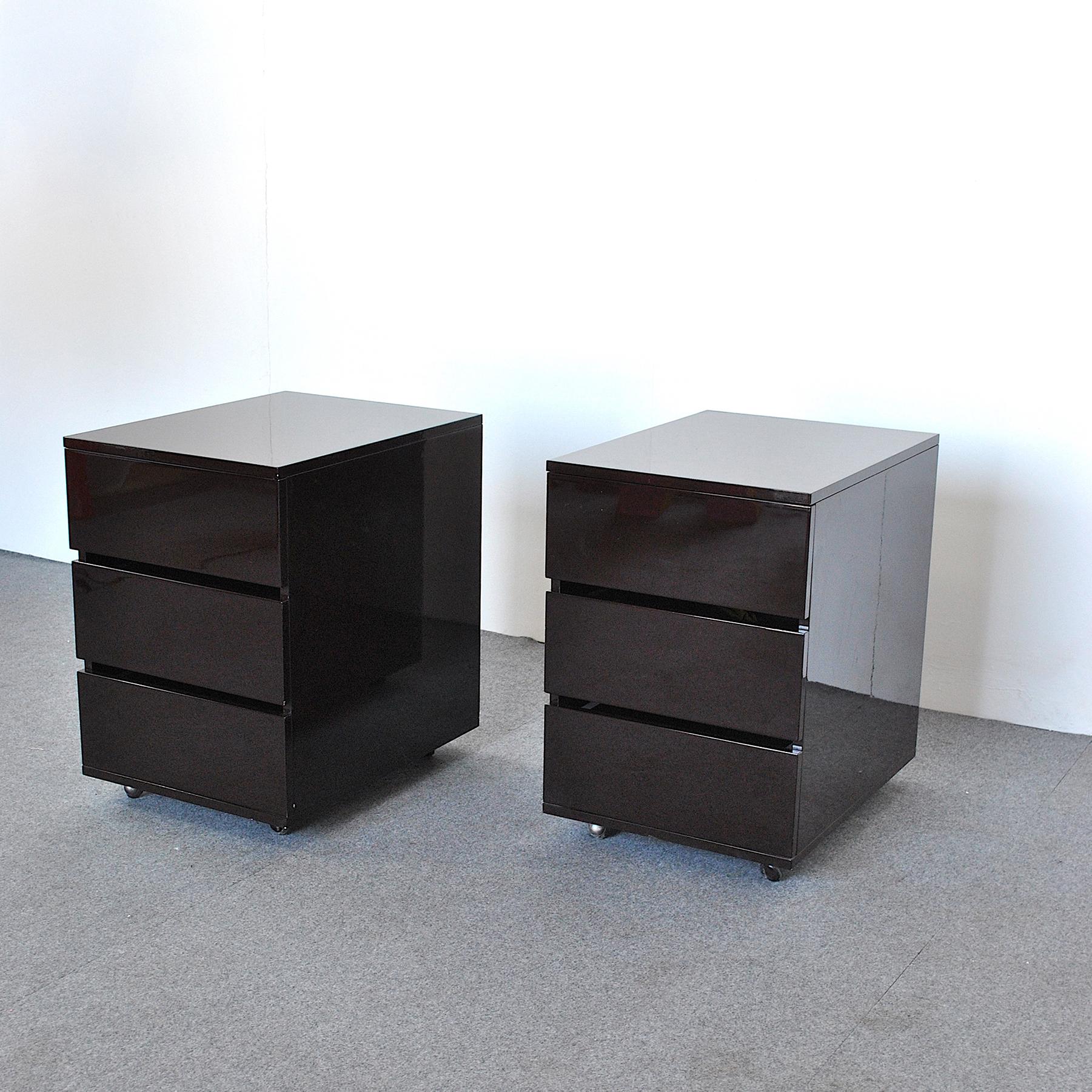 Italian Midcentury Pair of 80's Lacquered Night Stands In Good Condition For Sale In bari, IT