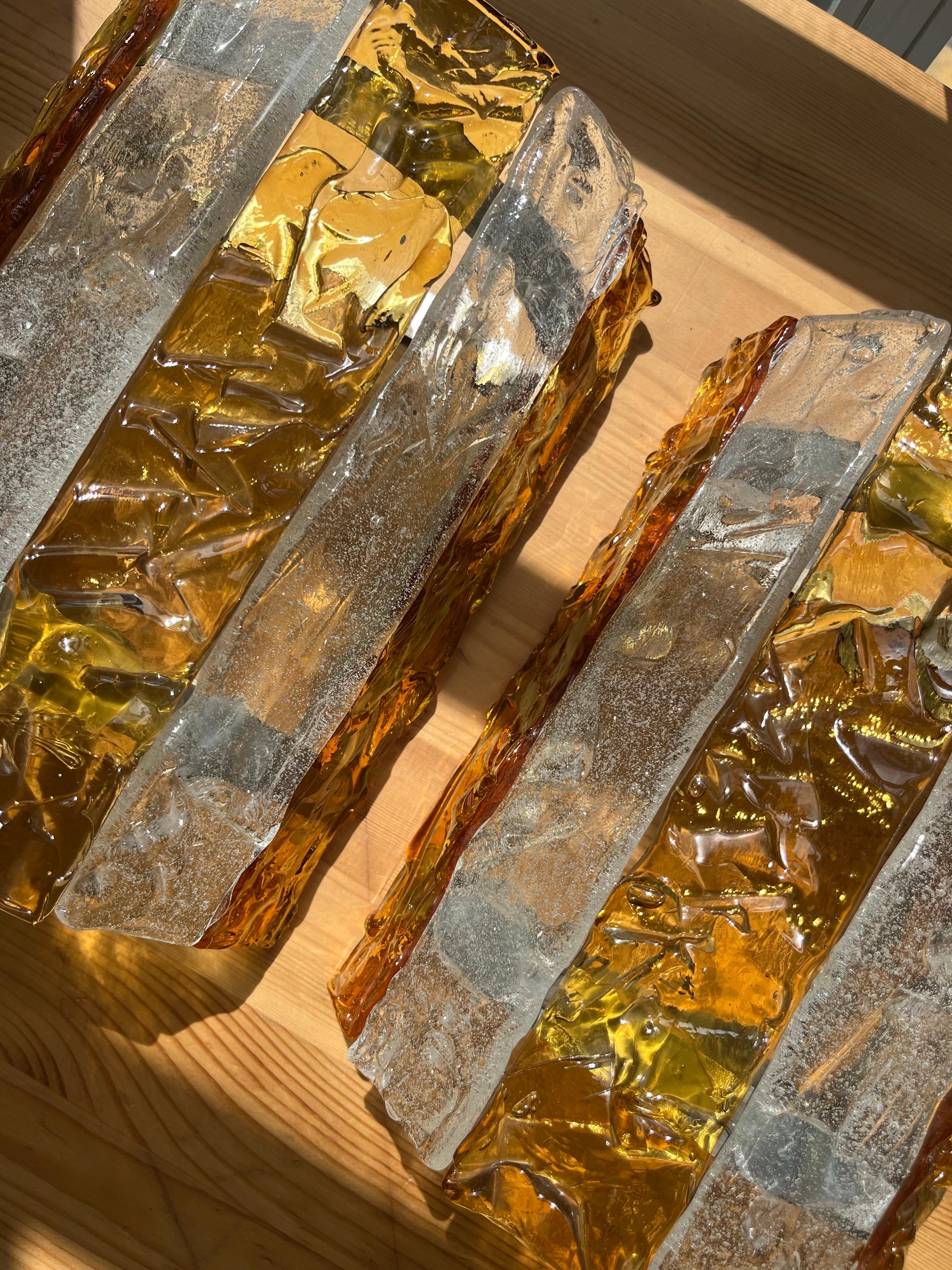 Mid-Century moderno Coppia di lampade da parete in ambra trasparente di Mazzega Murano, anni '70 in vendita