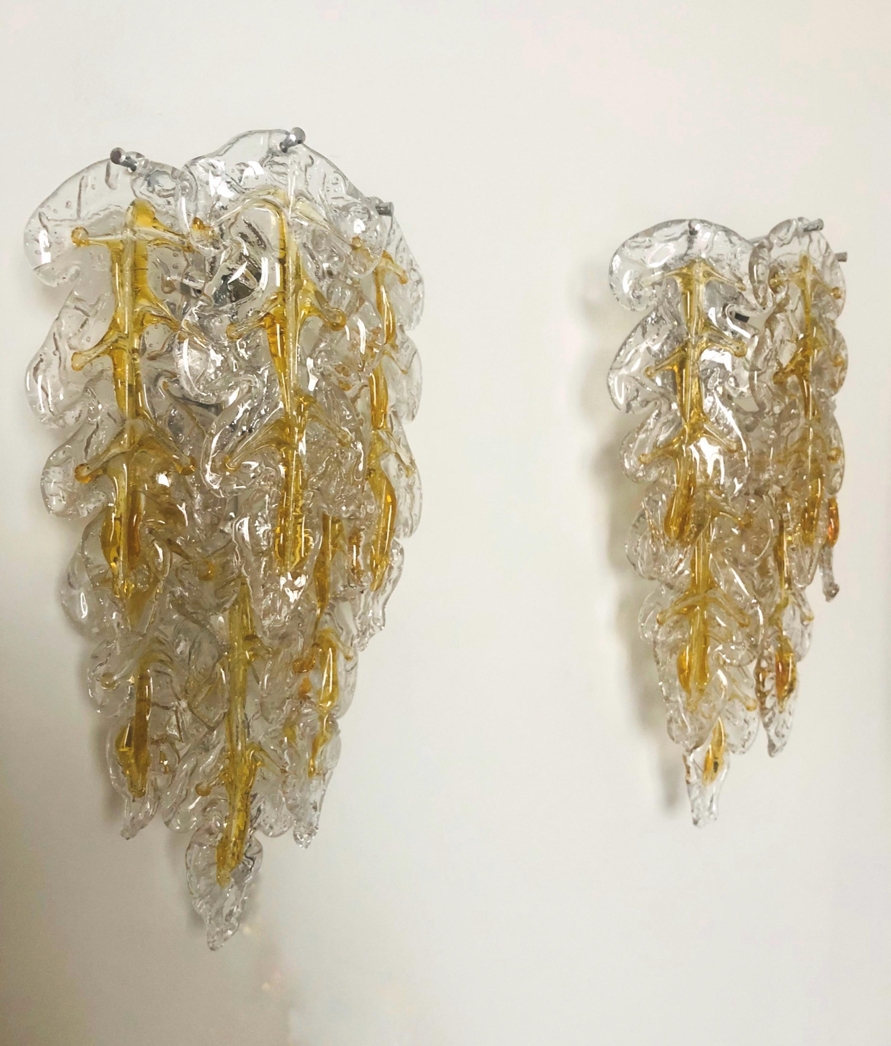 Italian Midcentury Pair of Murano Leaf Glass Wall Sconces by Mazzega, 1970s For Sale 1