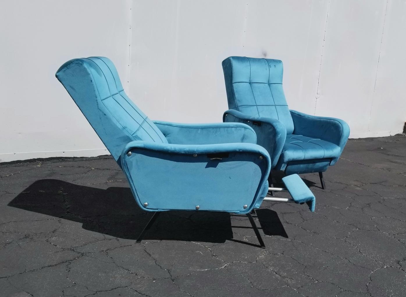 Italian Midcentury pair of Reclining Chairs For Sale 1
