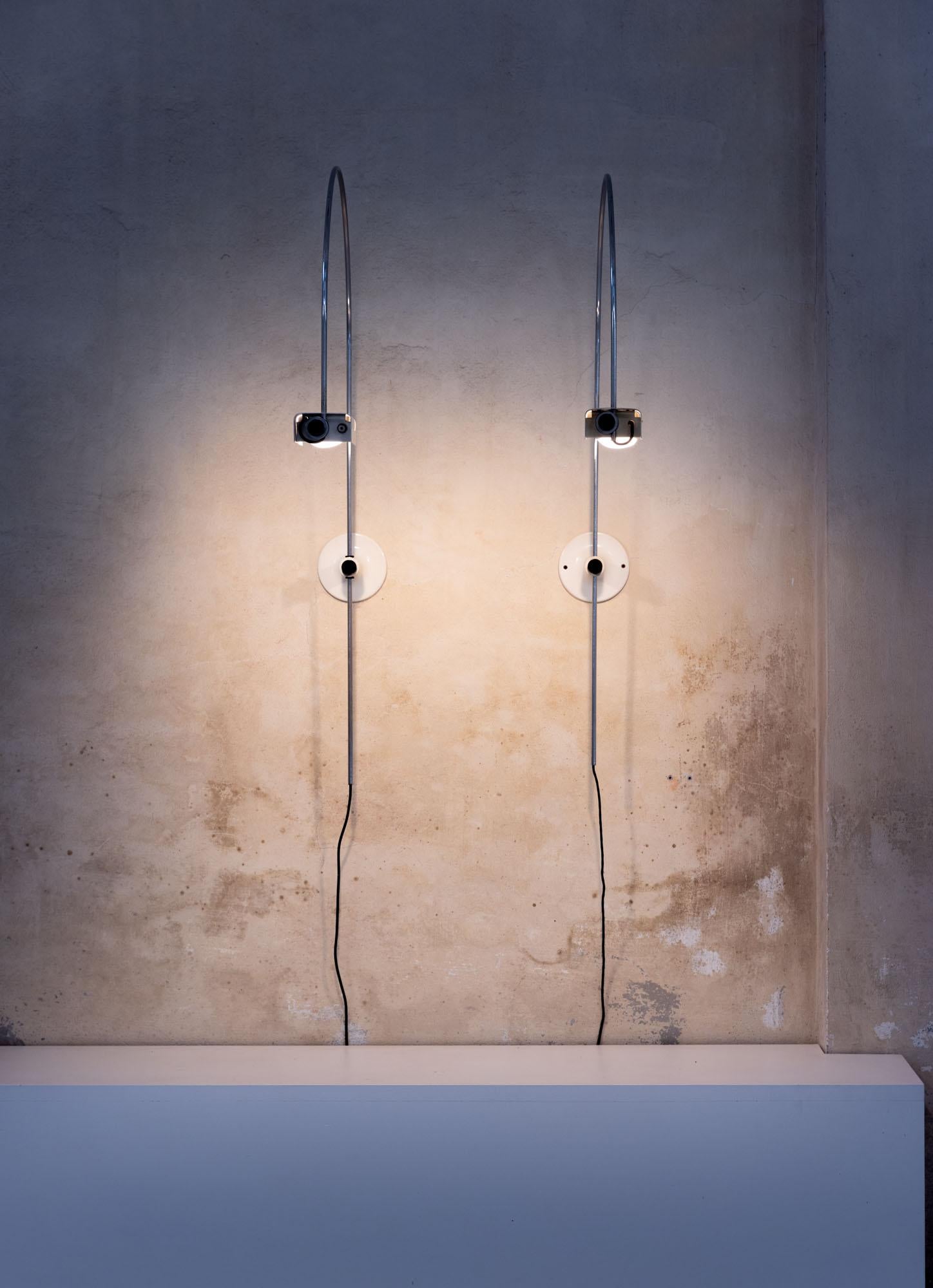 Mid-Century Modern Italian midcentury pair of Spider wall lamps by Joe Colombo for Oluce For Sale