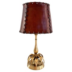 Italienische Palmblatt-Tischlampe aus der Mitte des Jahrhunderts aus Messing und Leder-Lampenschirm, 1970er Jahre