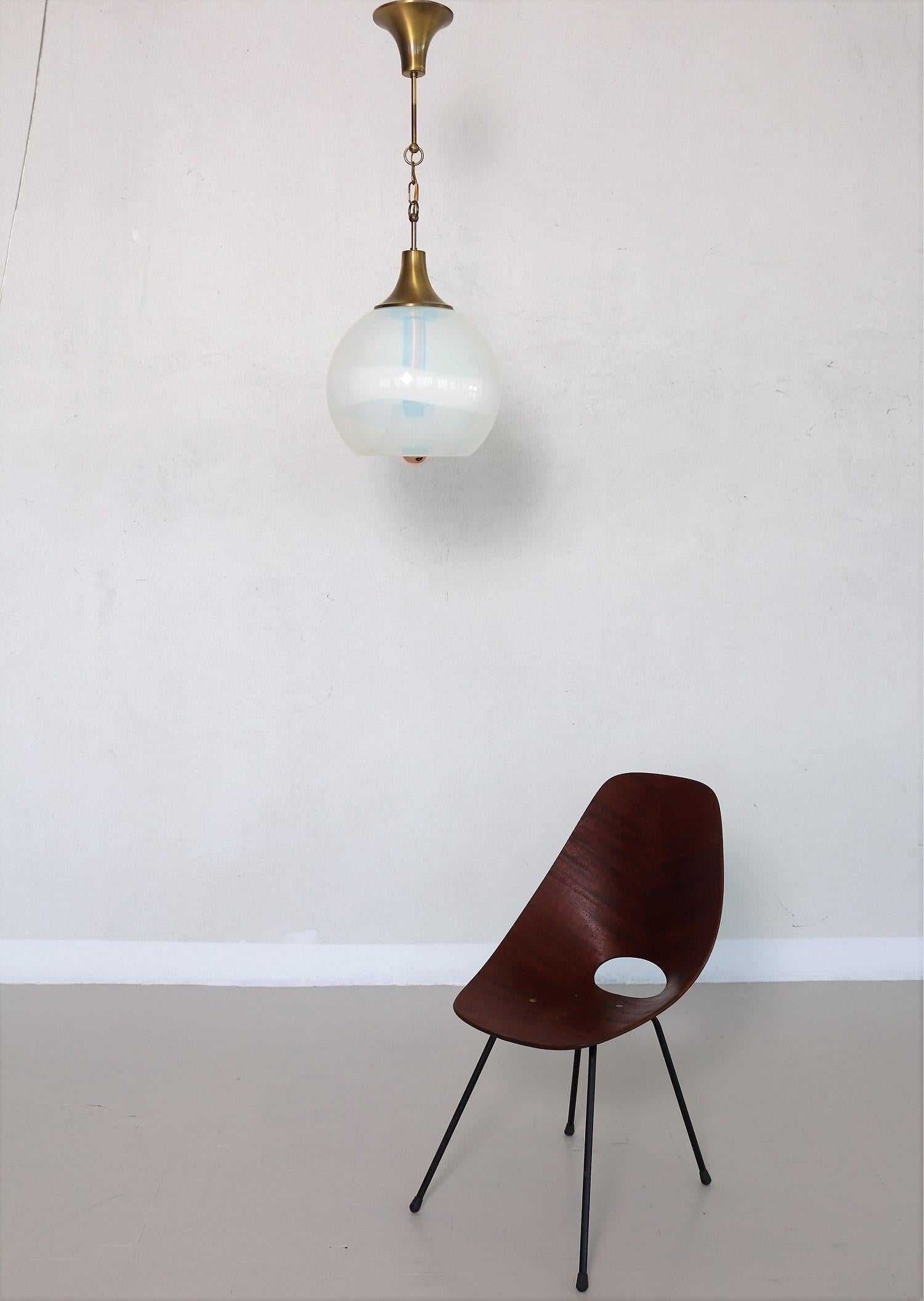 Italian Midcentury Pendant Lamp Designed by Carlo Nason for AV Mazzega, 1960s In Good Condition In Morazzone, Varese