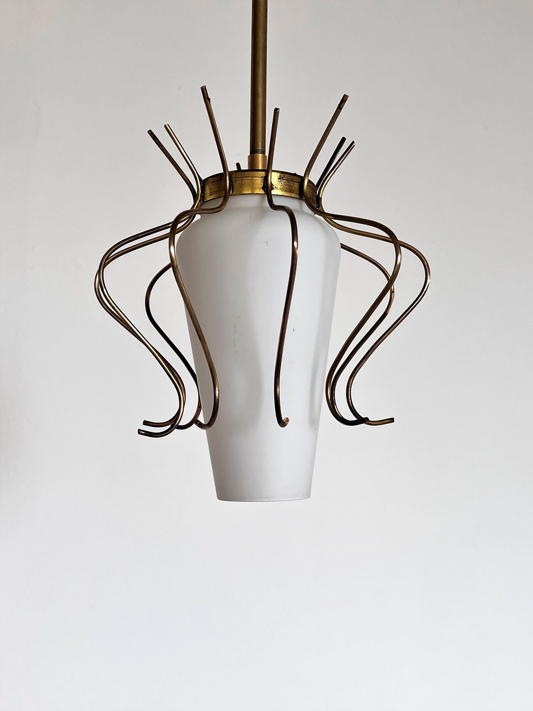 Italian Midcentury Pendant Lamp in Opaline Glass with Brass Details, 1950s In Good Condition In Morazzone, Varese