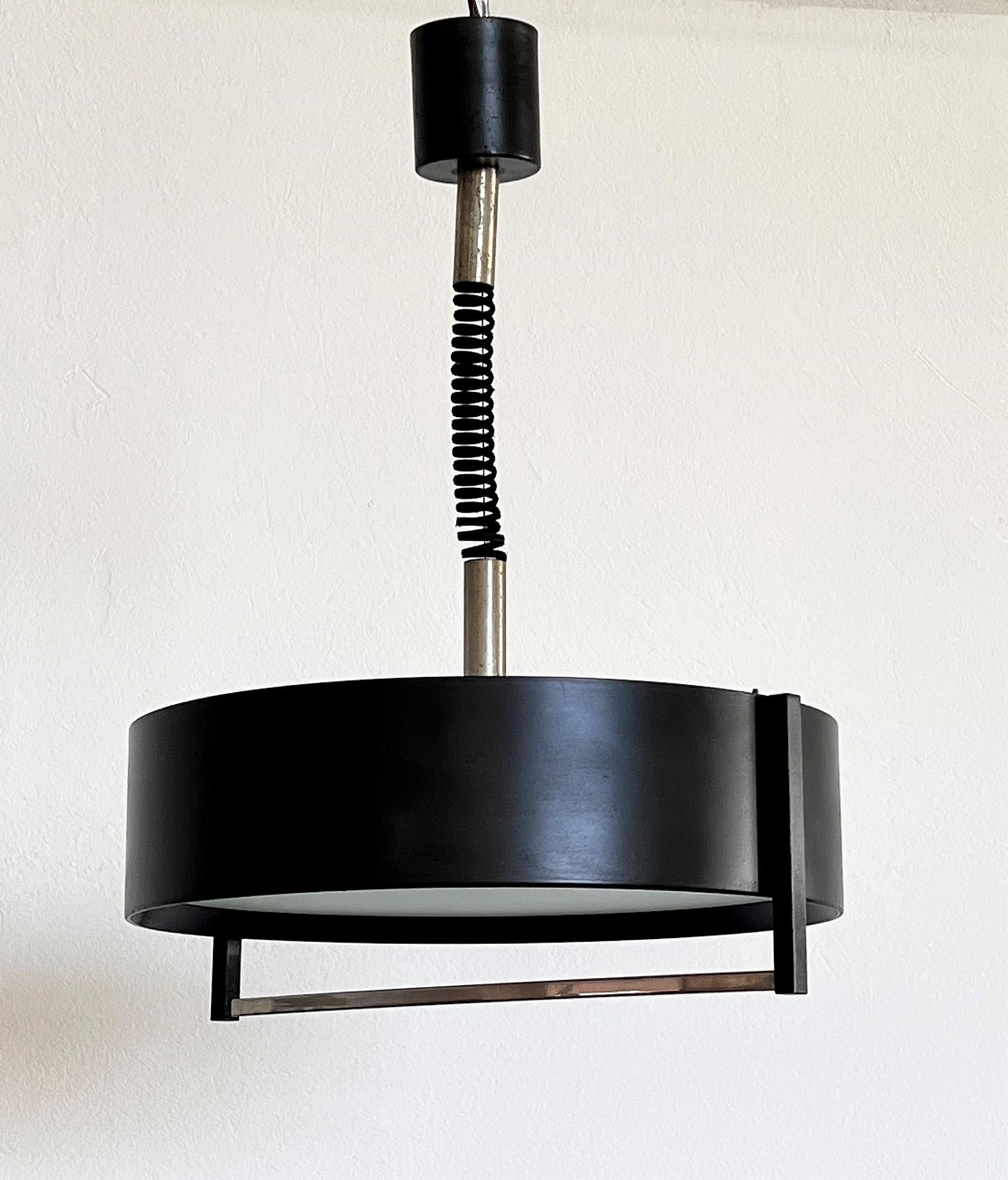 Mid-Century Modern Italian Stilnovo Pendant Lamp in Metal and Glass, 1960s For Sale