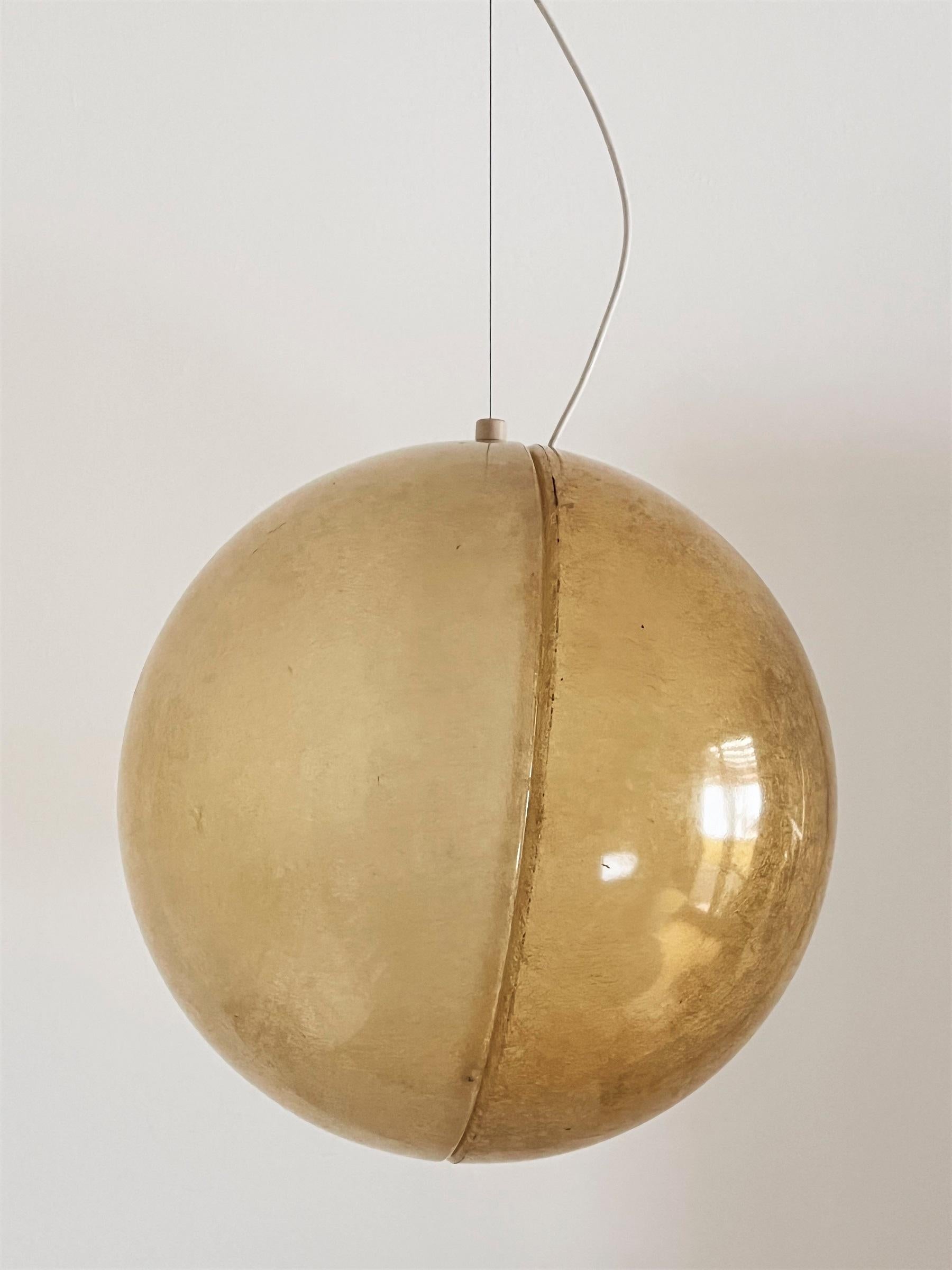 Italian Midcentury Pendant Light in Fiberglass, 1960s 7